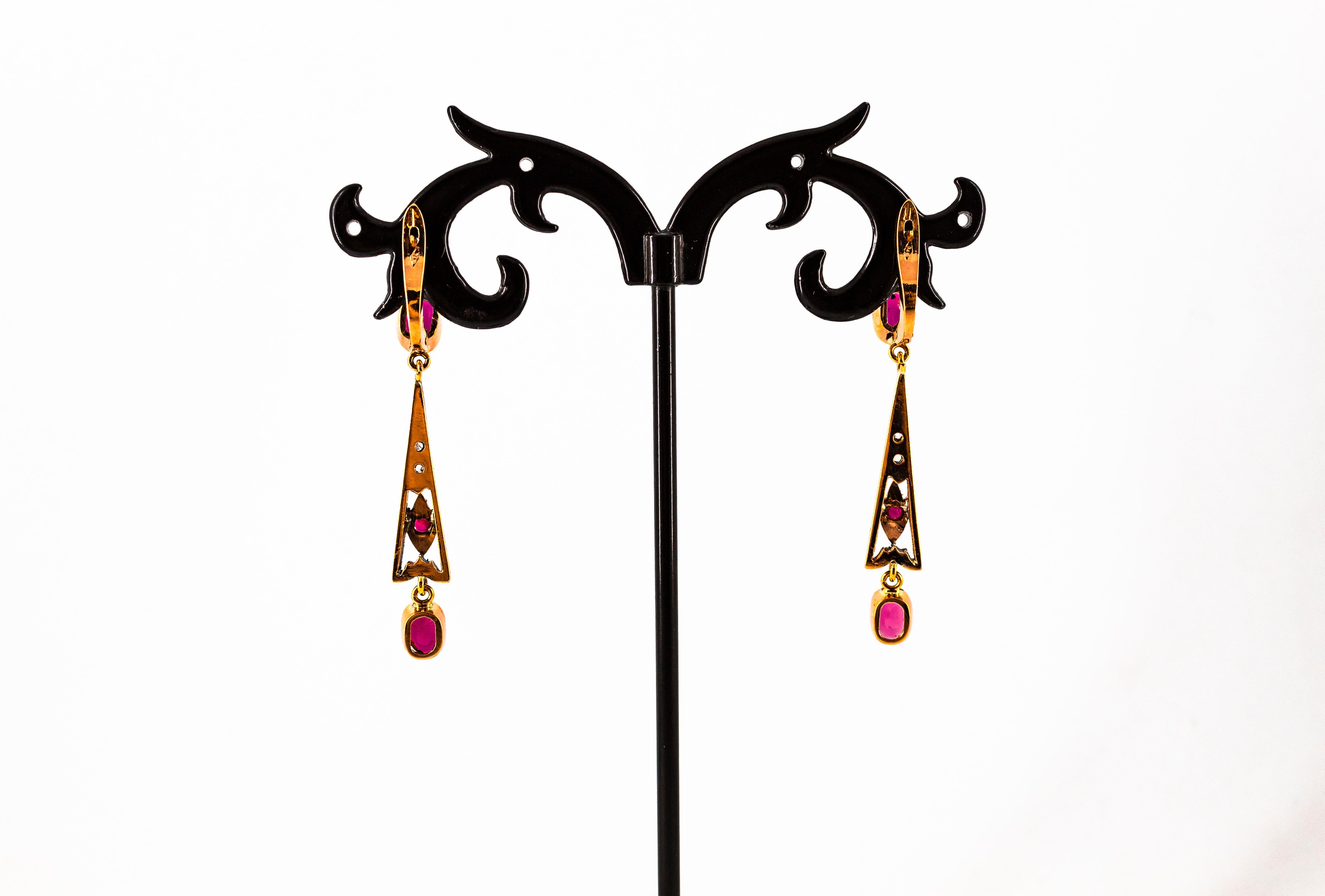 Boucles d'oreilles pendantes de style Art déco en or jaune avec diamants blancs taille rose et rubis en vente 3
