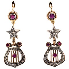 Orecchini a goccia in oro giallo con diamante bianco taglio rosa e rubino in stile Art Deco