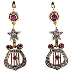 Klappbrisur-Tropfen-Ohrringe im Art-déco-Stil mit weißem Diamanten im Rosenschliff und Rubin in Gelbgold