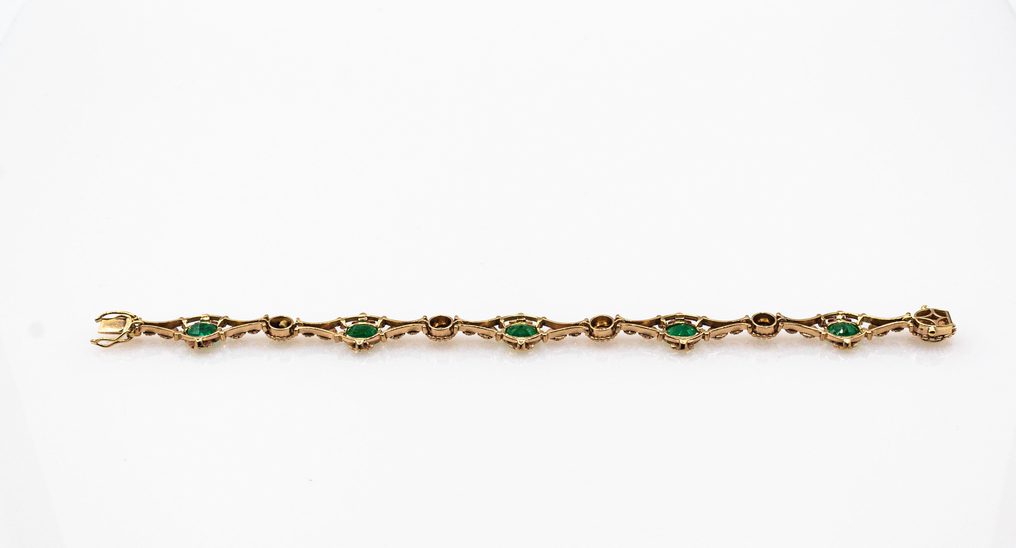 Gelbgoldarmband im Art-déco-Stil mit weißem Diamanten im Rundschliff und Smaragd im Ovalschliff für Damen oder Herren im Angebot