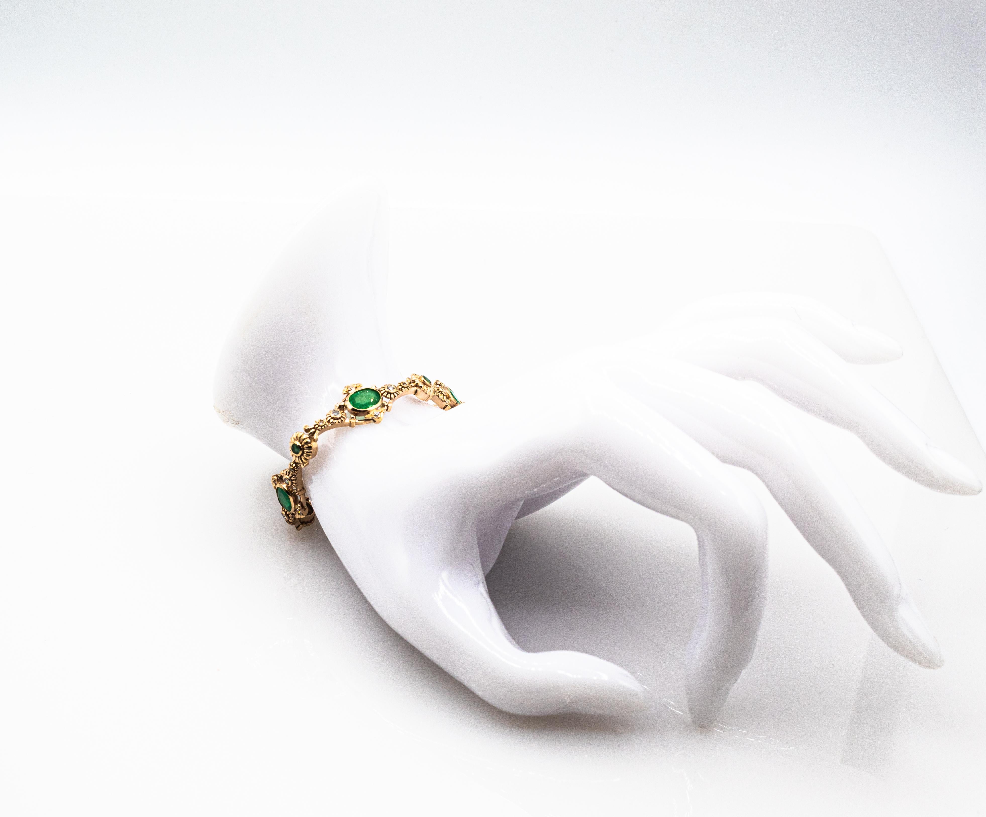 Bracelet en or jaune de style Art déco avec diamants blancs taille ronde et émeraudes ovales en vente 1
