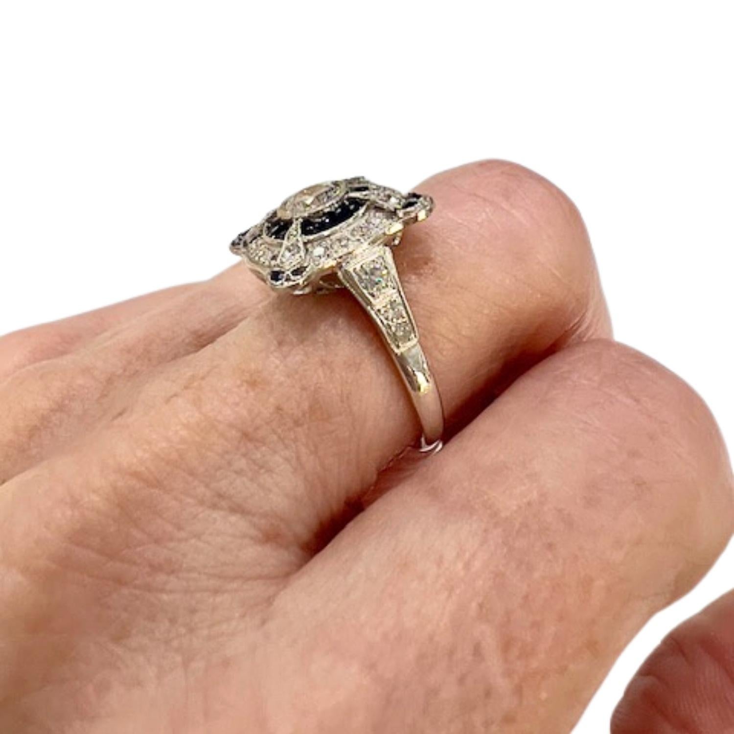 Anello in stile Art Deco con diamanti da 0,88 carati e zaffiri taglio pera in platino in vendita 2
