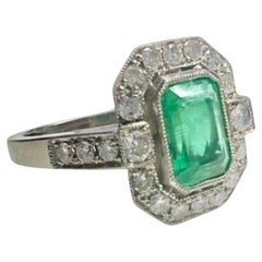 Antique Art Deco Style with Diamonds and Emerald Platinum Ring