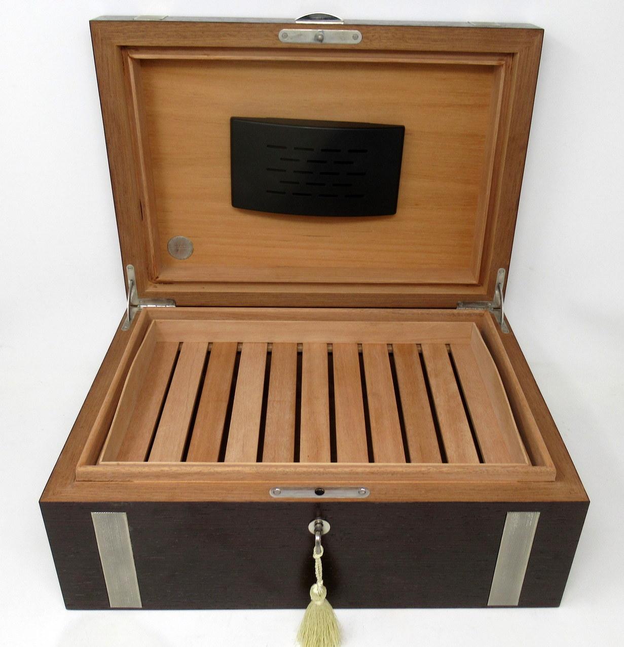 Stunning French polished flame Mahogany wood 1950s style ladies or gentleman's flat topped Cigar Humidor of outstanding quality and generous proportions made by Irish maker Manning of Ireland, with stylish fitted interior which includes a full width