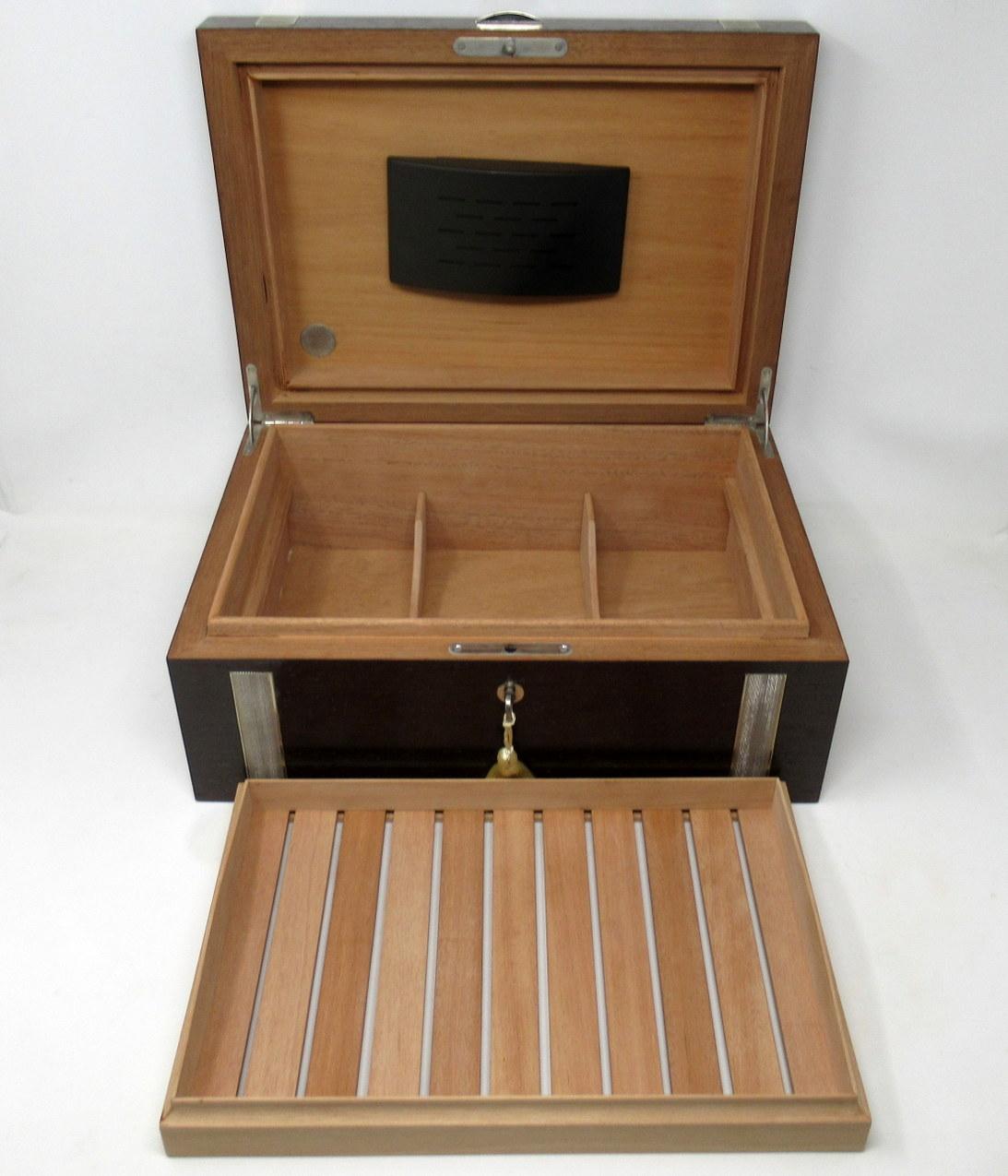 Moderne Boîte à cigares à cigares en bois de style Art Déco Manning of Ireland Irish New
