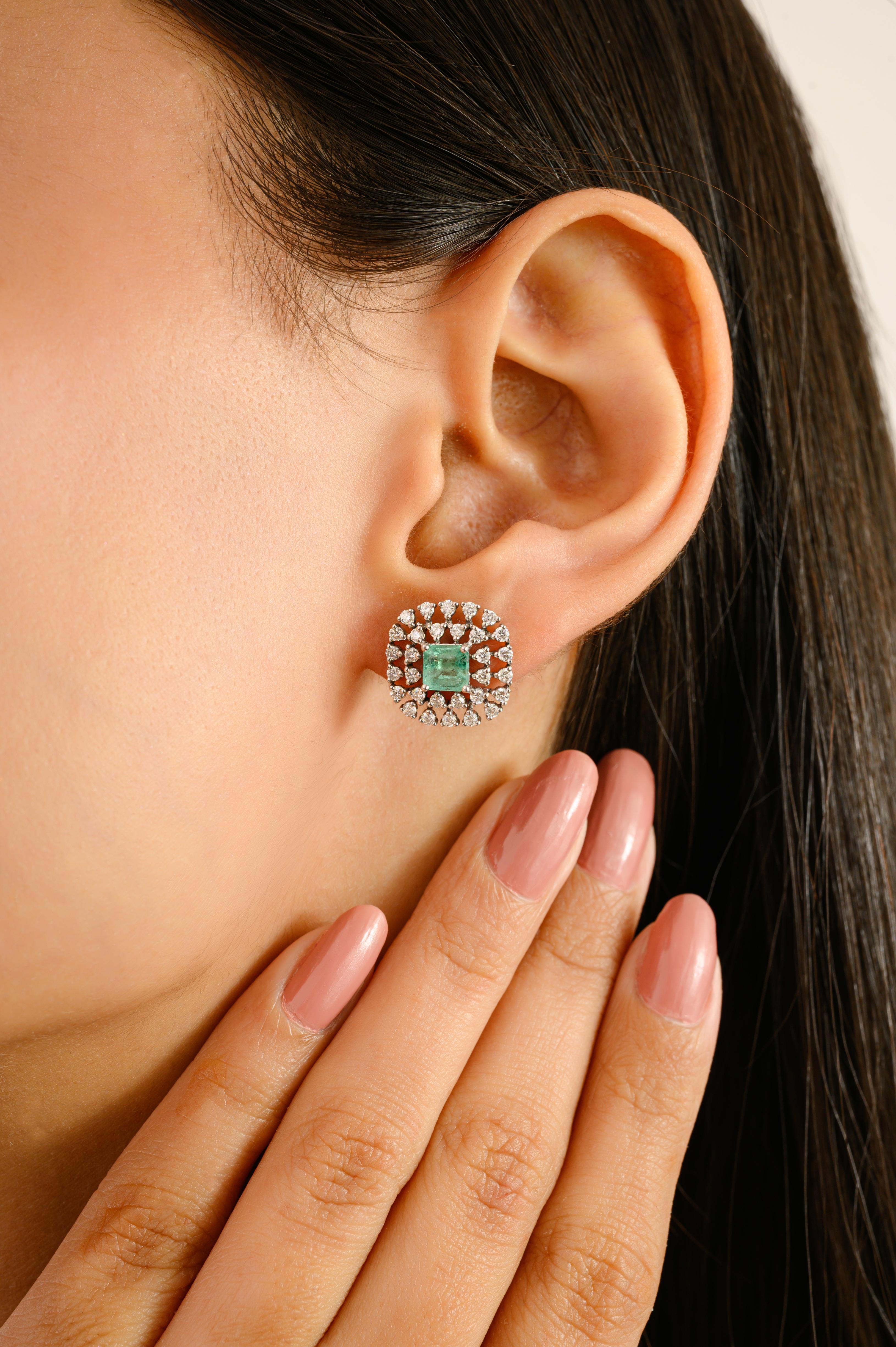 Art Deco Stil Sambia Smaragd & Halo Diamant Cushion Ohrstecker in 14k Gold im Angebot 2