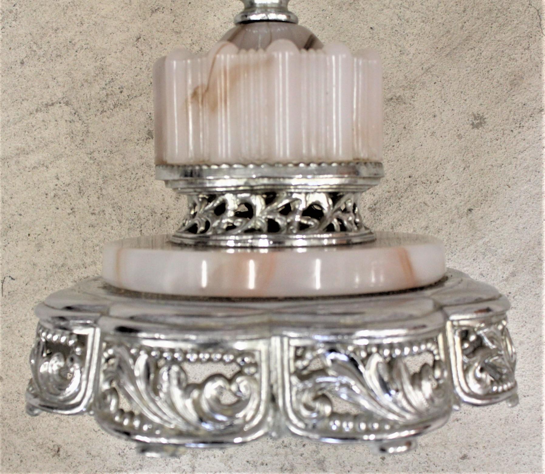 Table de fumeur ou table d'appoint de style Art Déco en chrome et verre tourbillonnant en vente 1