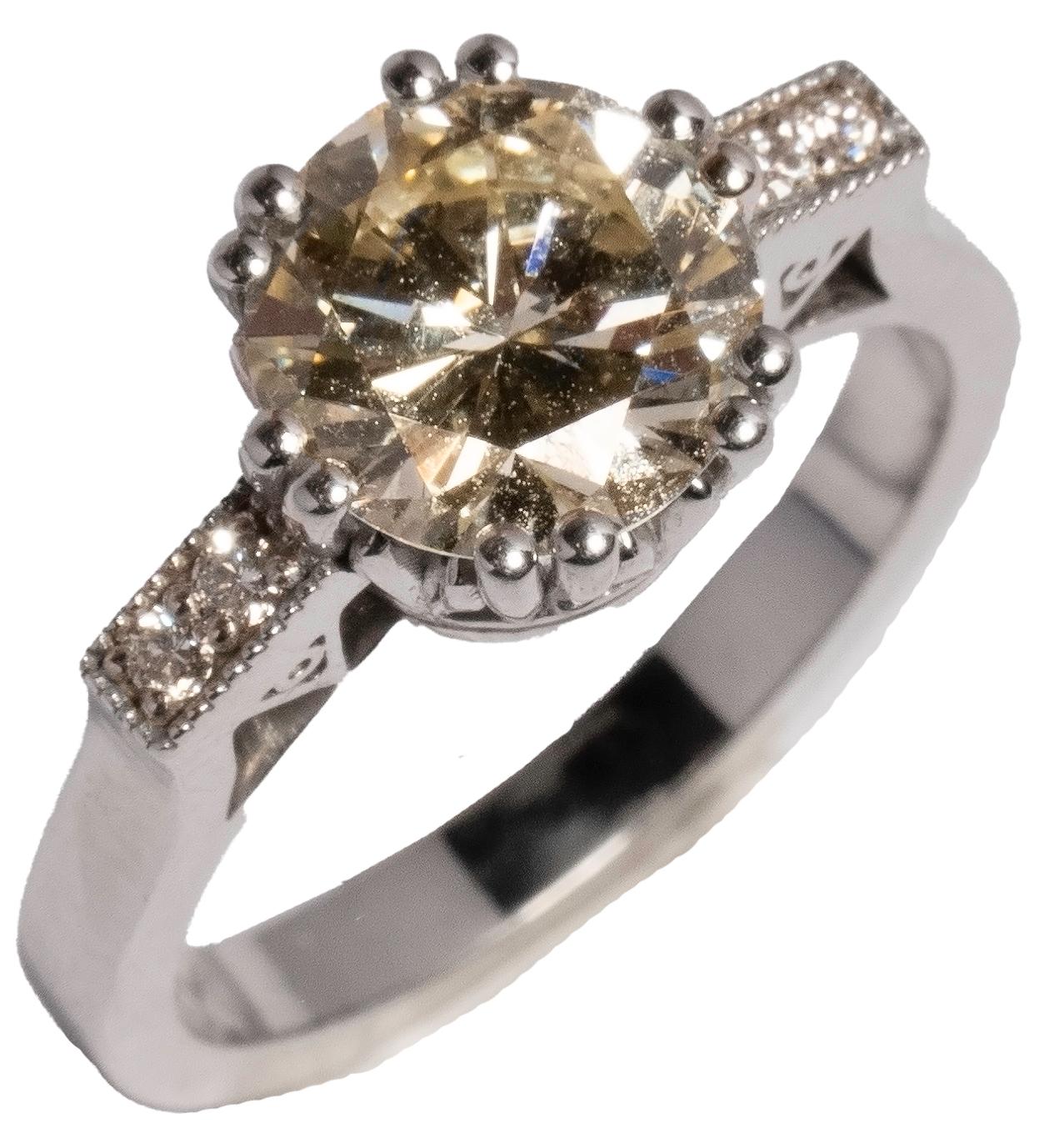 Diamantring 'Vittoria' im Art-Deco-Stil mit einem antiken hellgelben 2-Karat-Diamanten (Art déco) im Angebot