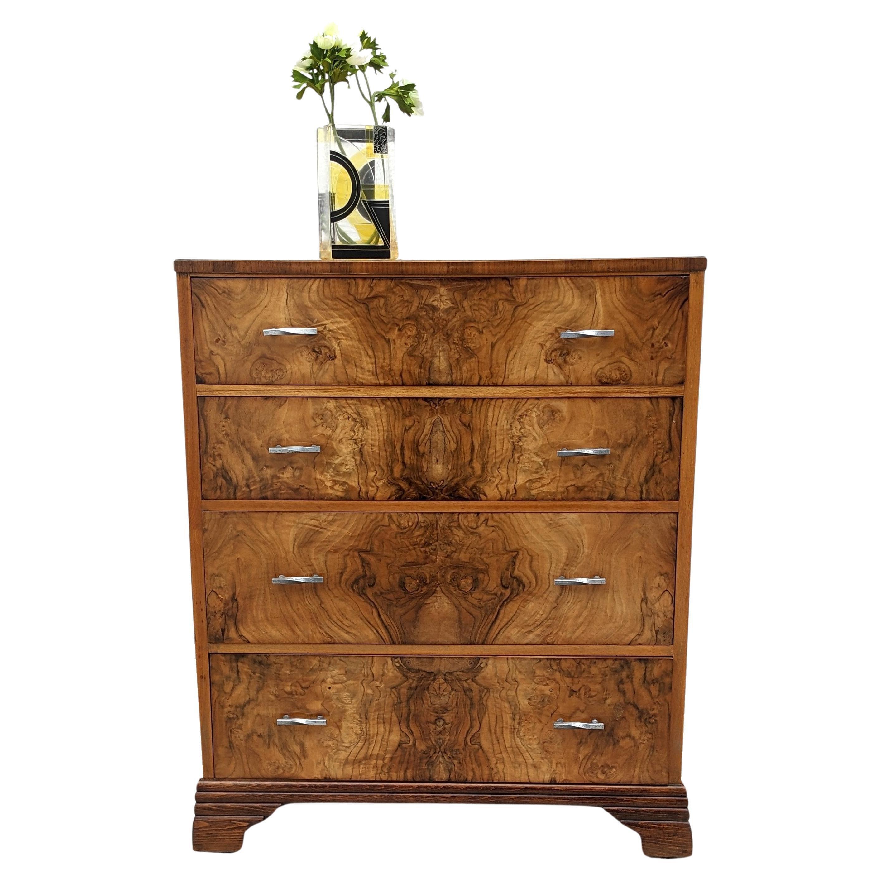 Art Deco Stylish Burr Walnut Chest Of Four Drawers, English c1930's For Sale 7