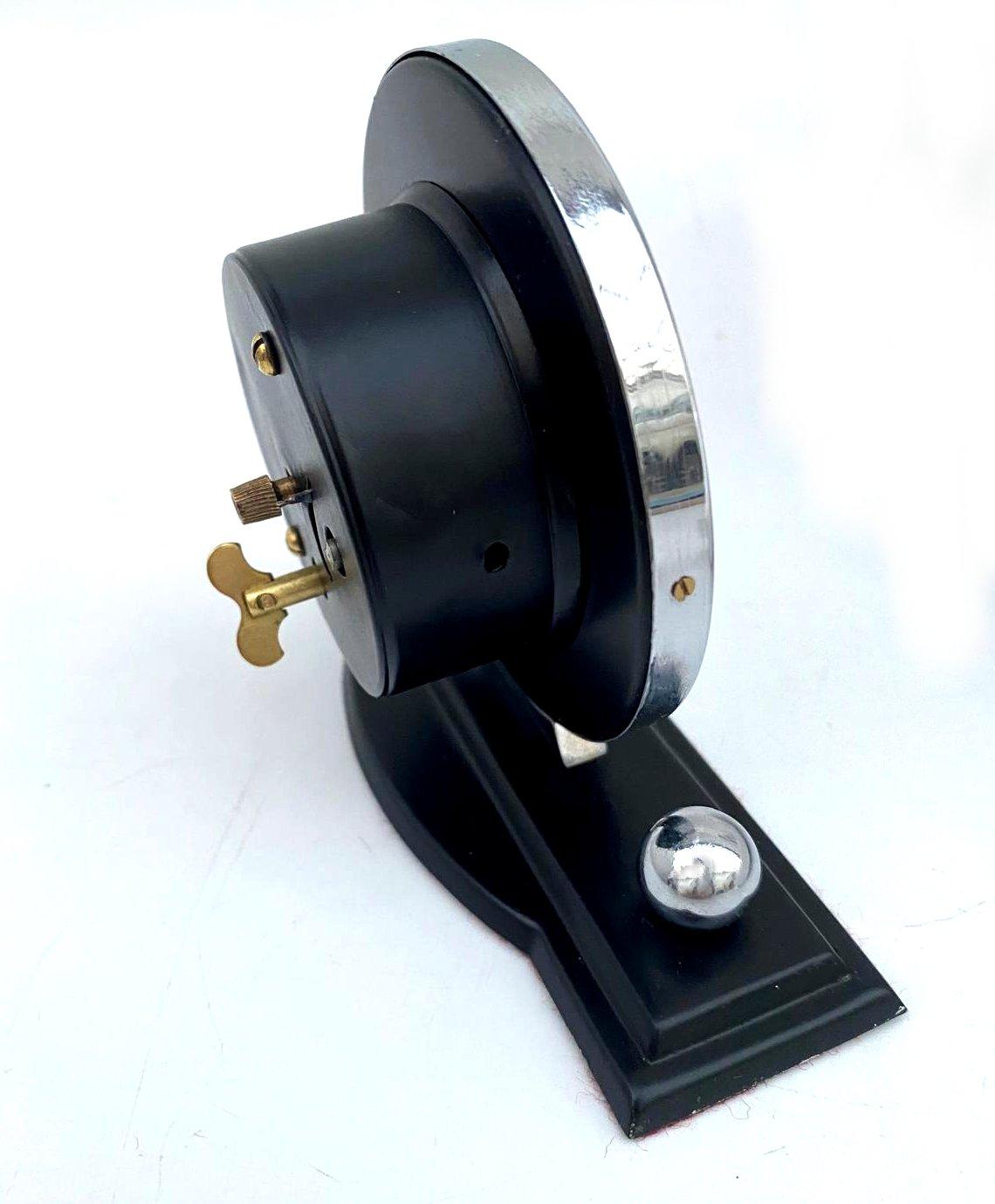 Art Deco Stylish Desk Clock Fully Serviced, English, c1930s In Good Condition For Sale In Devon, England