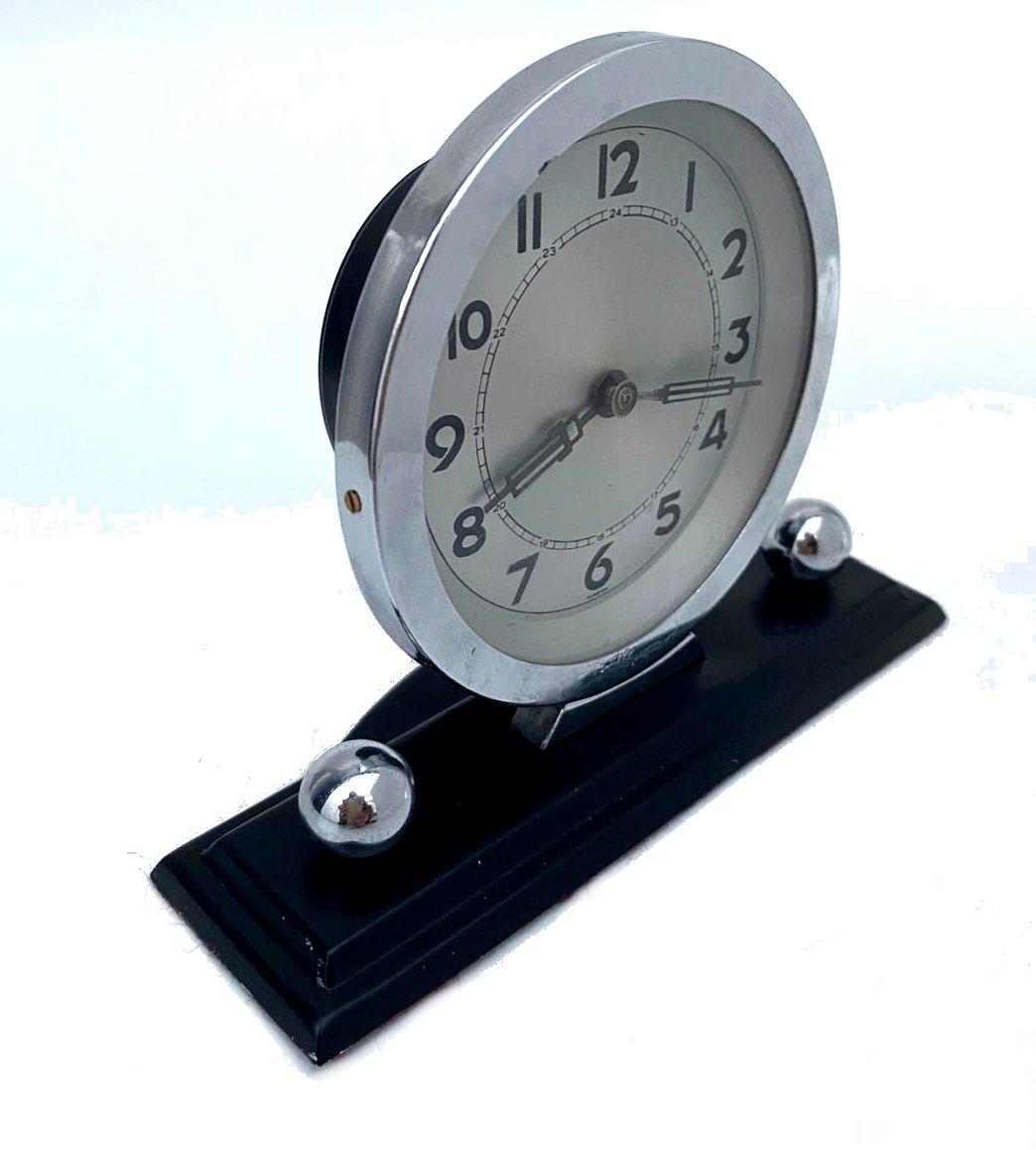 Art Deco Stylish Desk Clock Fully Serviced, English, c1930s For Sale 1