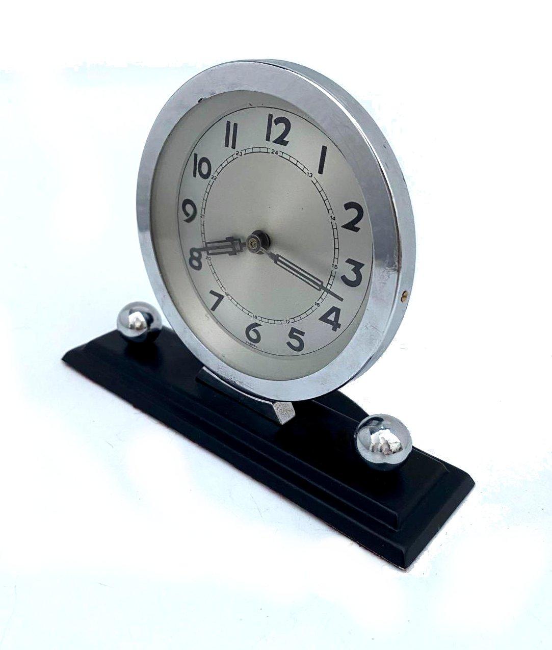 Art Deco Stylish Desk Clock Fully Serviced, English, c1930s For Sale 2