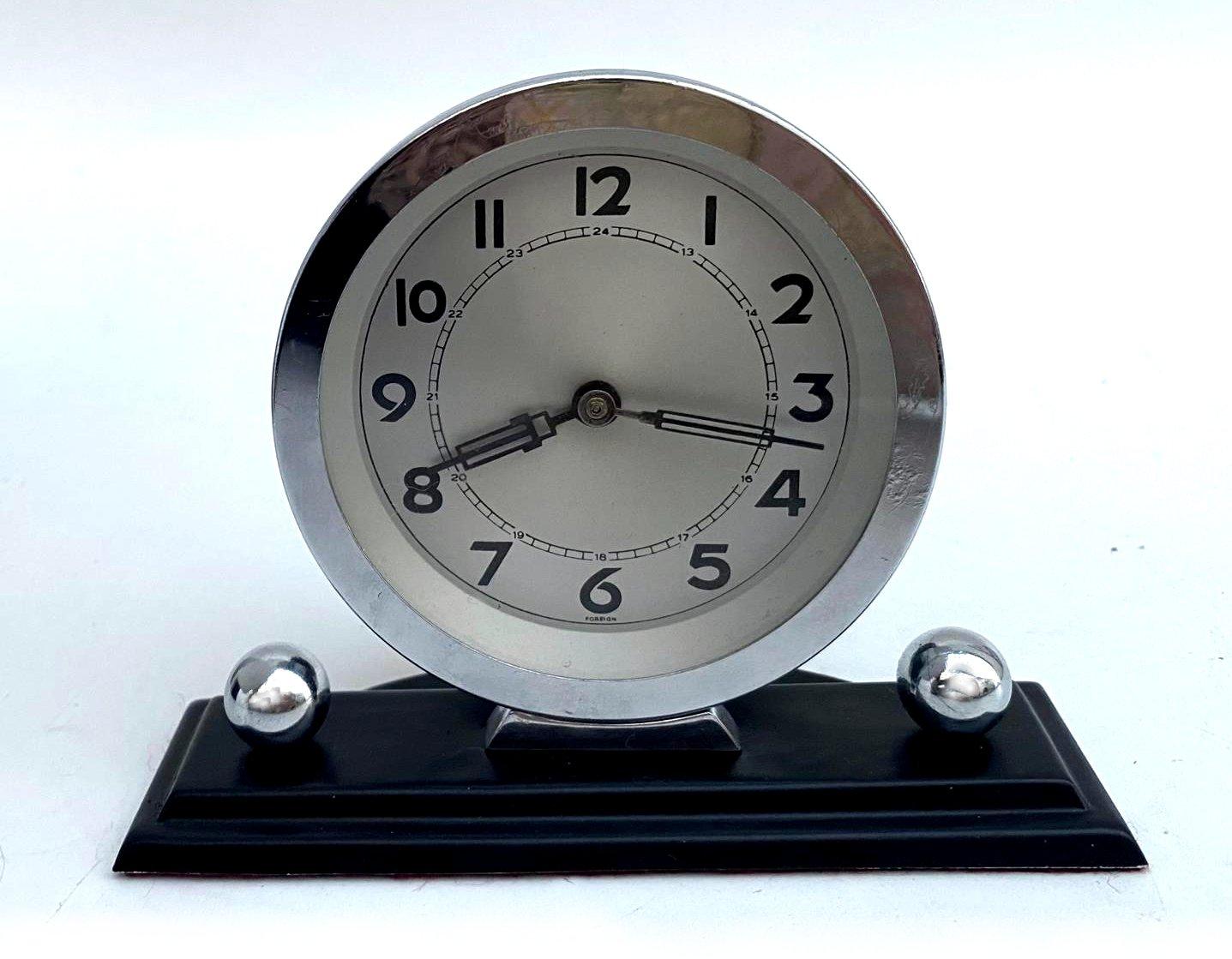 Art Deco Stylish Desk Clock Fully Serviced, English, c1930s For Sale 3