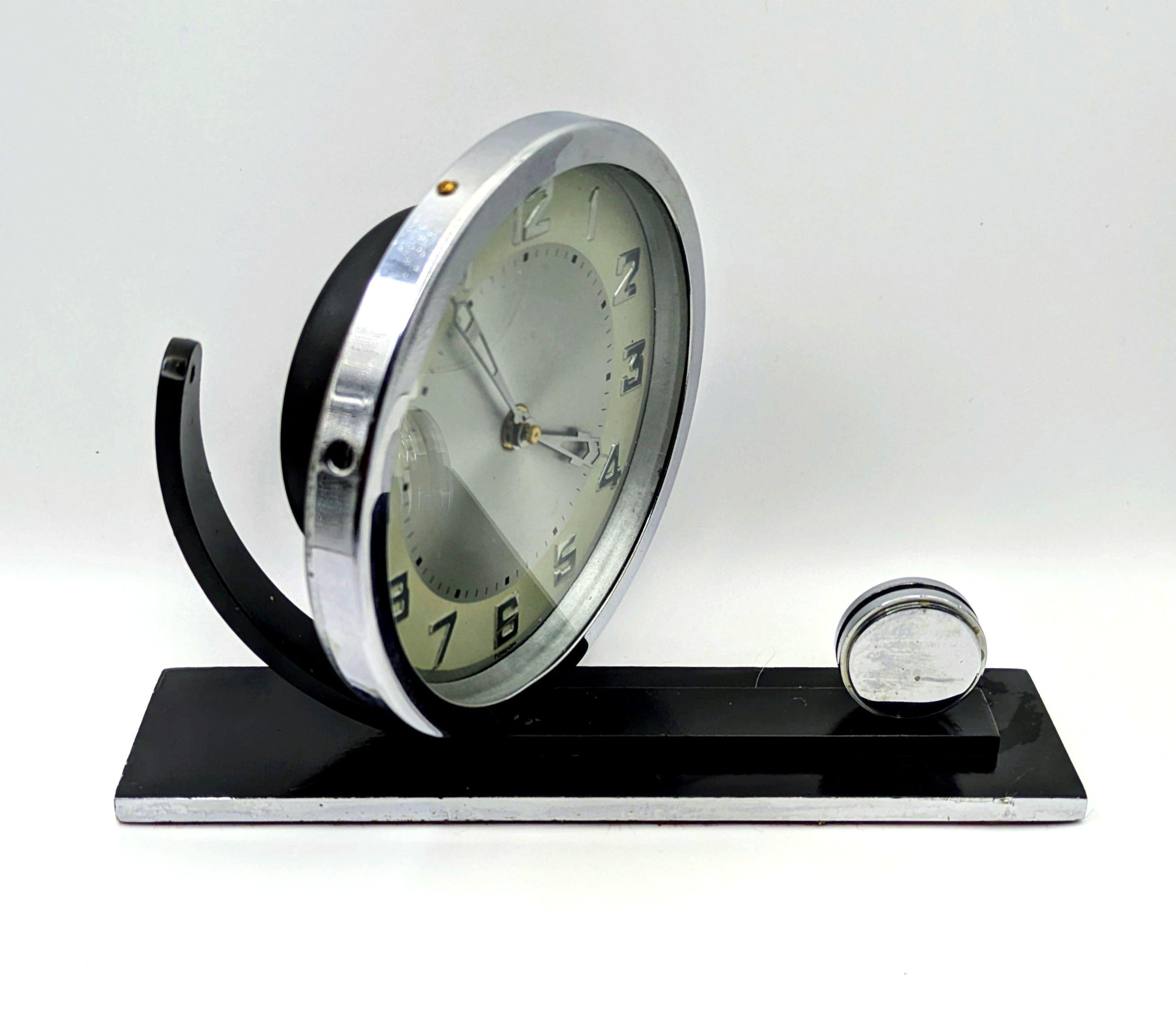 Brass Art Deco Stylish Desk Clock With 8 Day Movement , English, c1930s For Sale