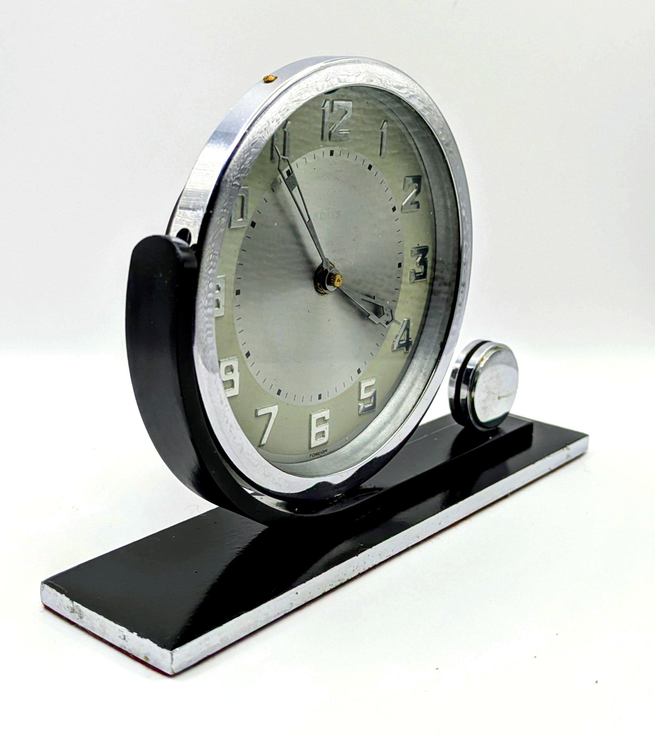 Art Deco Stylish Desk Clock With 8 Day Movement , English, c1930s For Sale 2