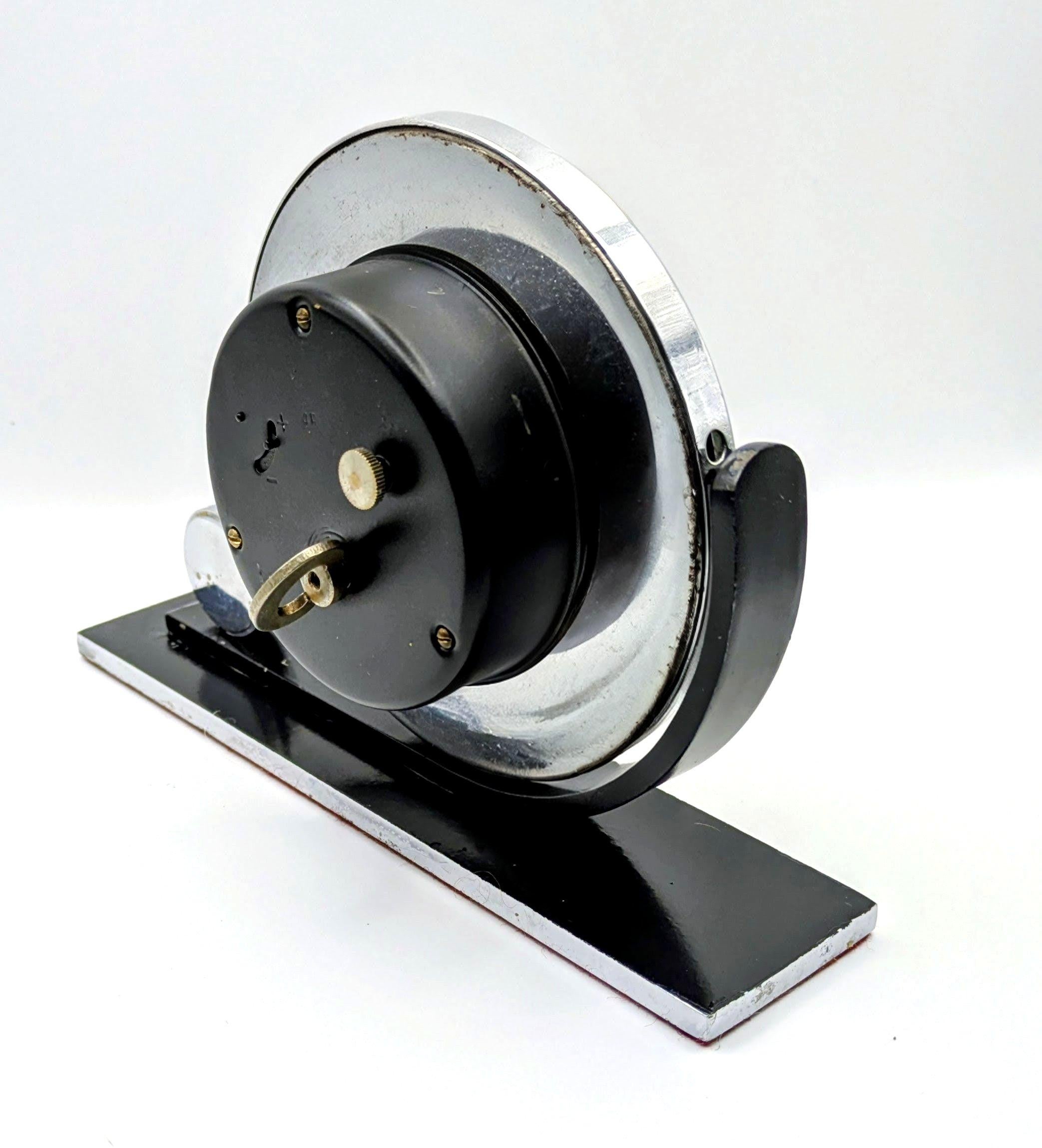 Art Deco Stylish Desk Clock With 8 Day Movement , English, c1930s For Sale 3