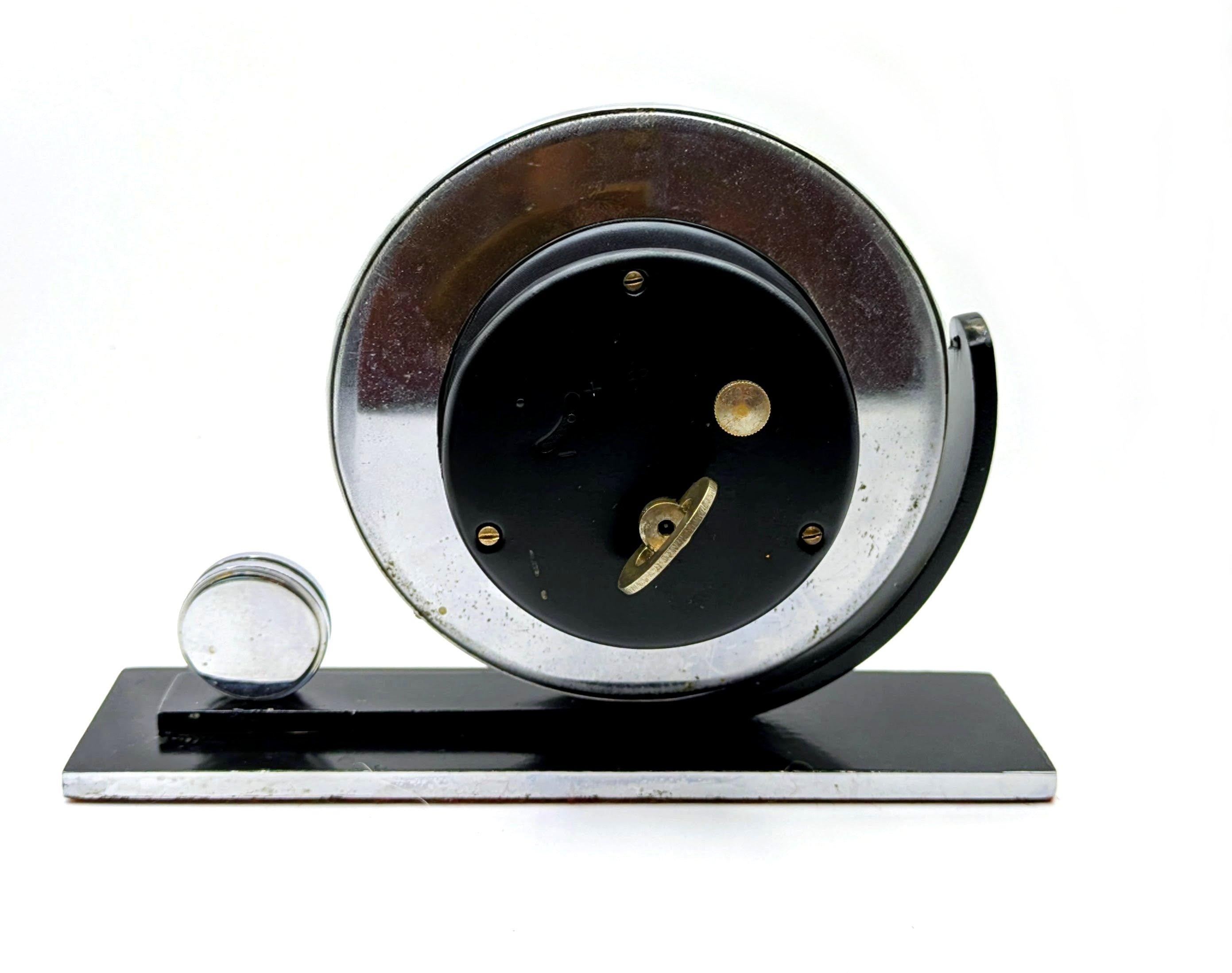 Art Deco Stylish Desk Clock With 8 Day Movement , English, c1930s For Sale 4