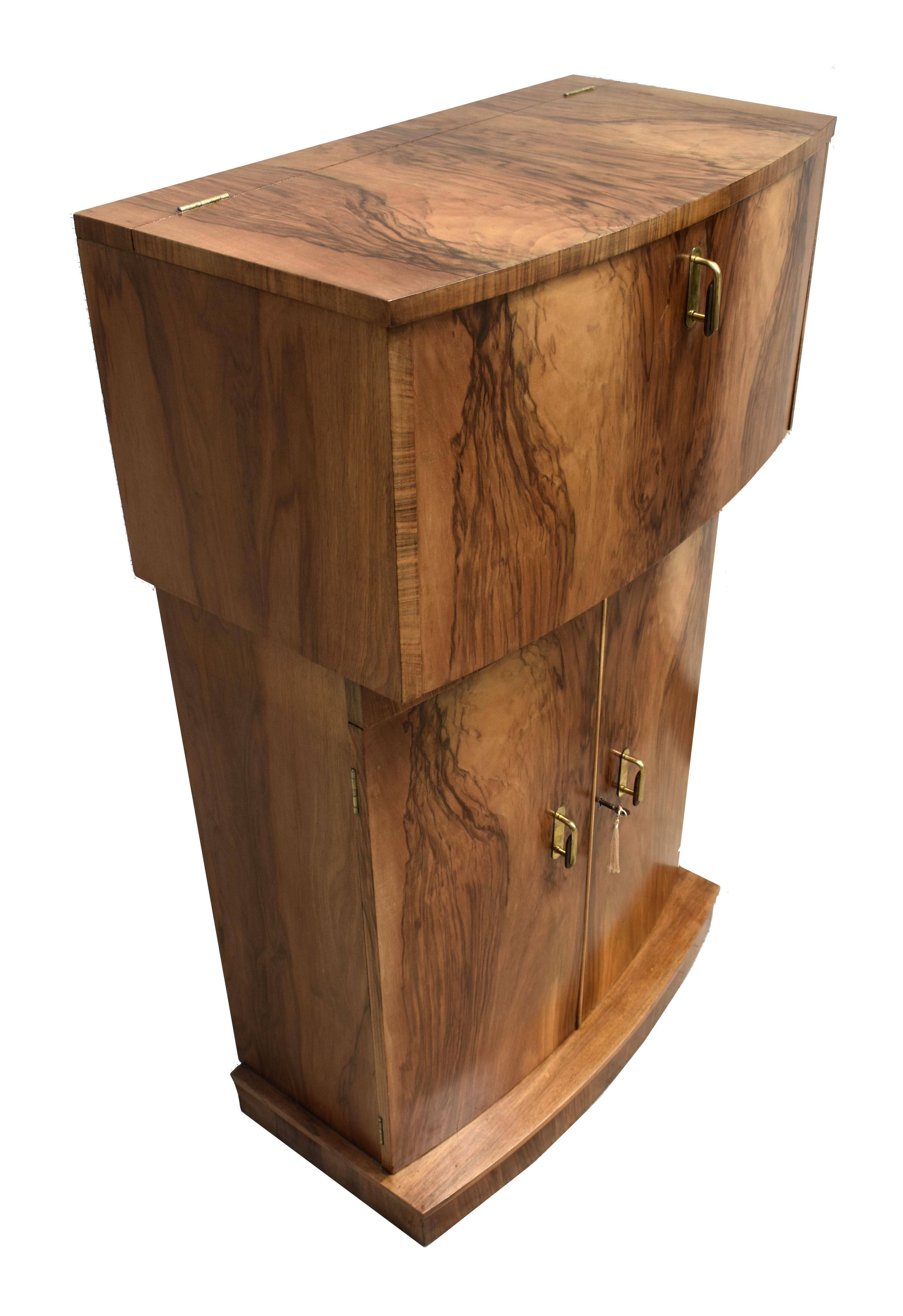 Art Deco Stylish Figured Walnut Cocktail Cabinet Dry Bar, English, c1930 For Sale 2