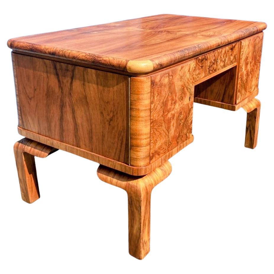 Art déco Bureau Art Déco en noyer figuré, c1930 en vente