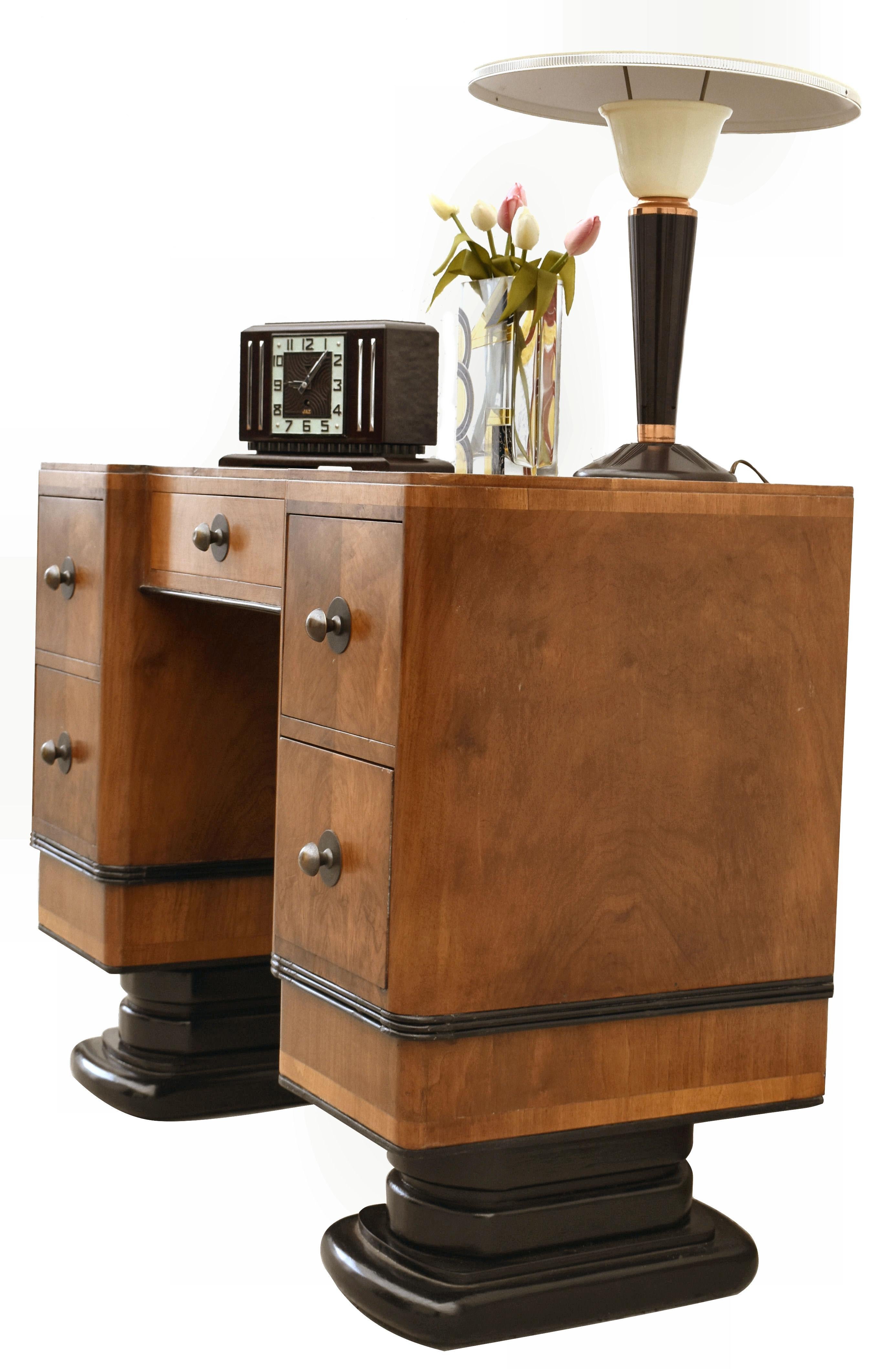 20th Century Art Deco Stylish Figured Walnut Desk, English, c1930