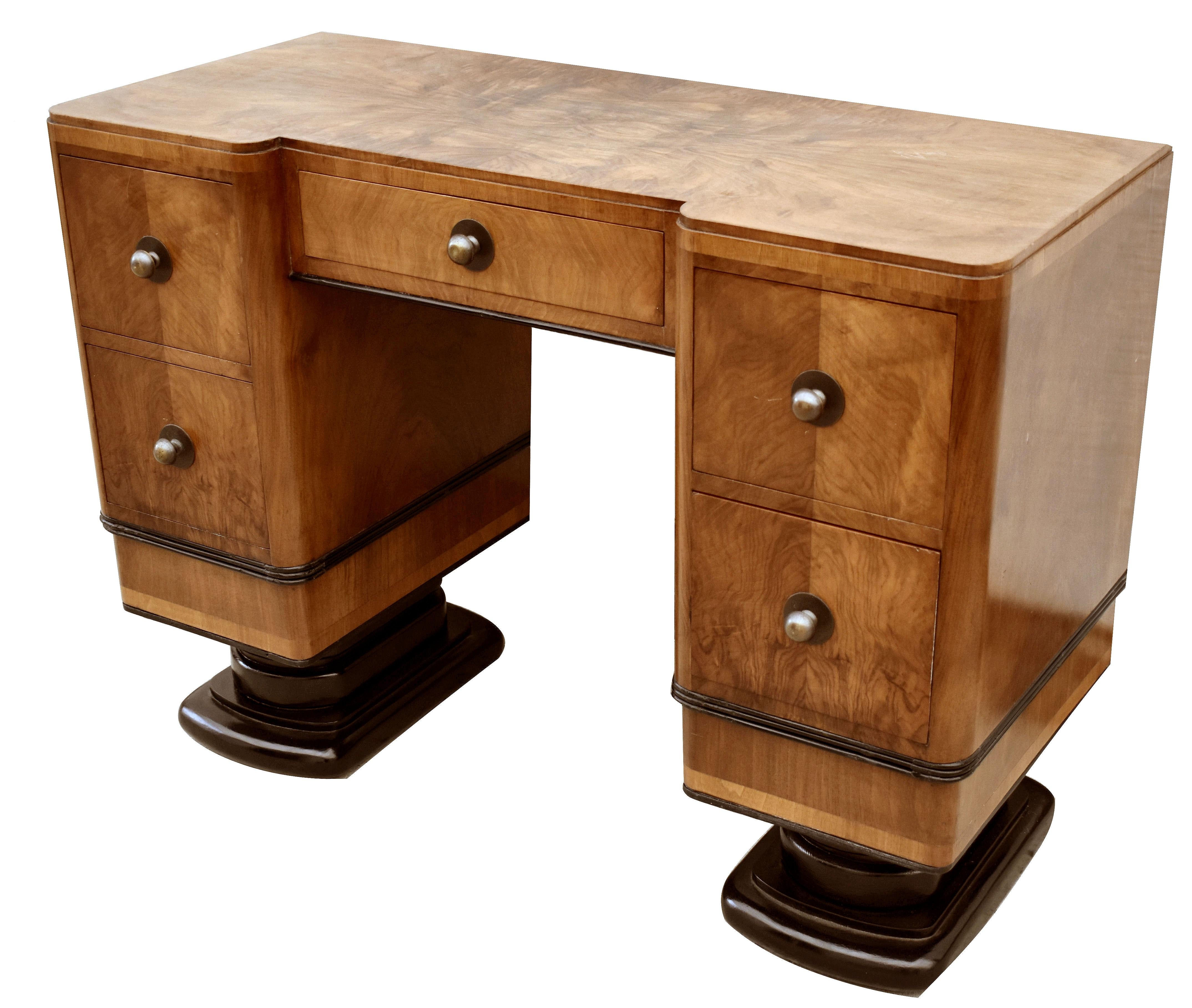 Art Deco Stylish Figured Walnut Desk, English, c1930 1