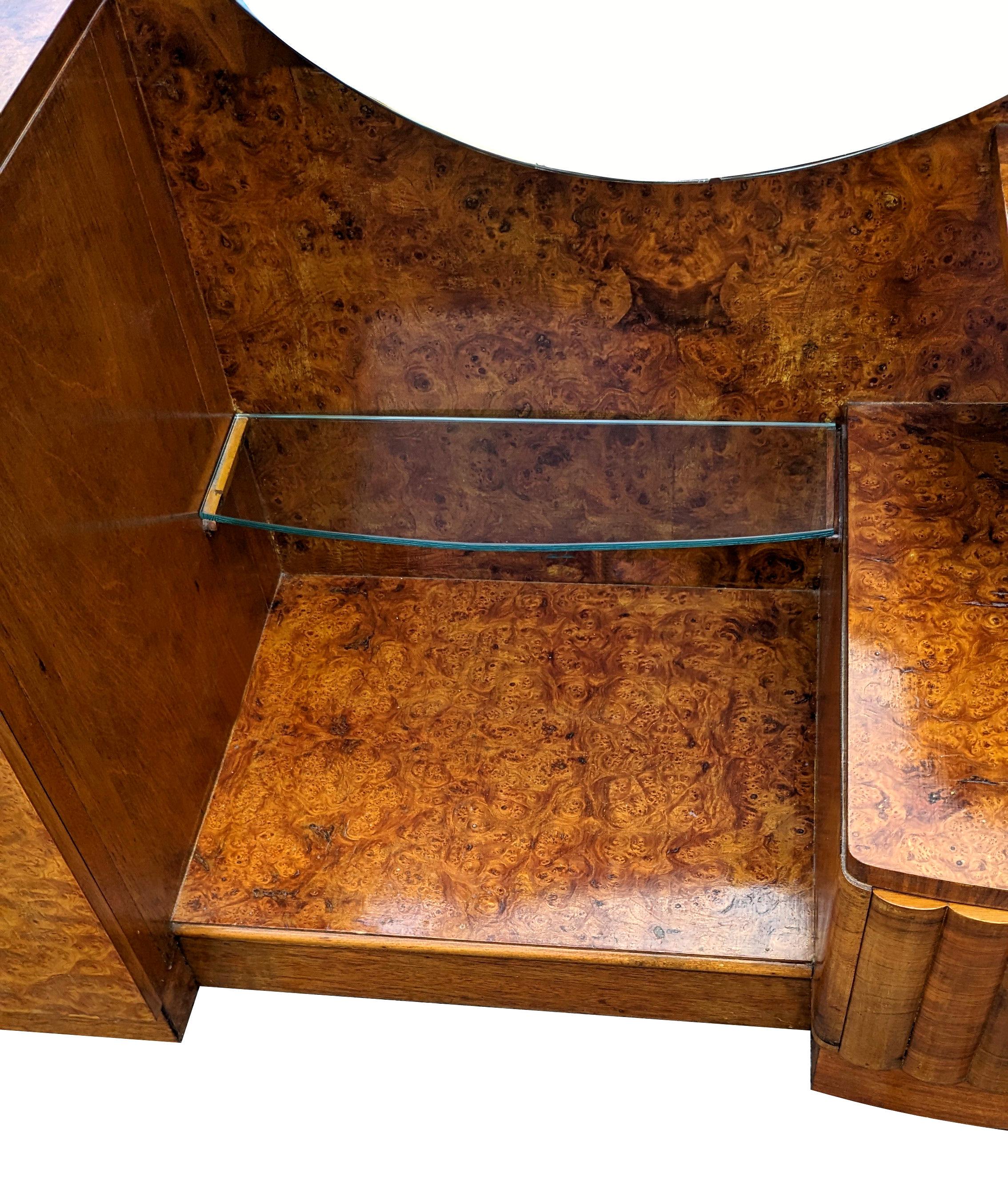 20th Century Art Deco Stylish Vanity Dressing Table In Walnut, English, c1930 For Sale