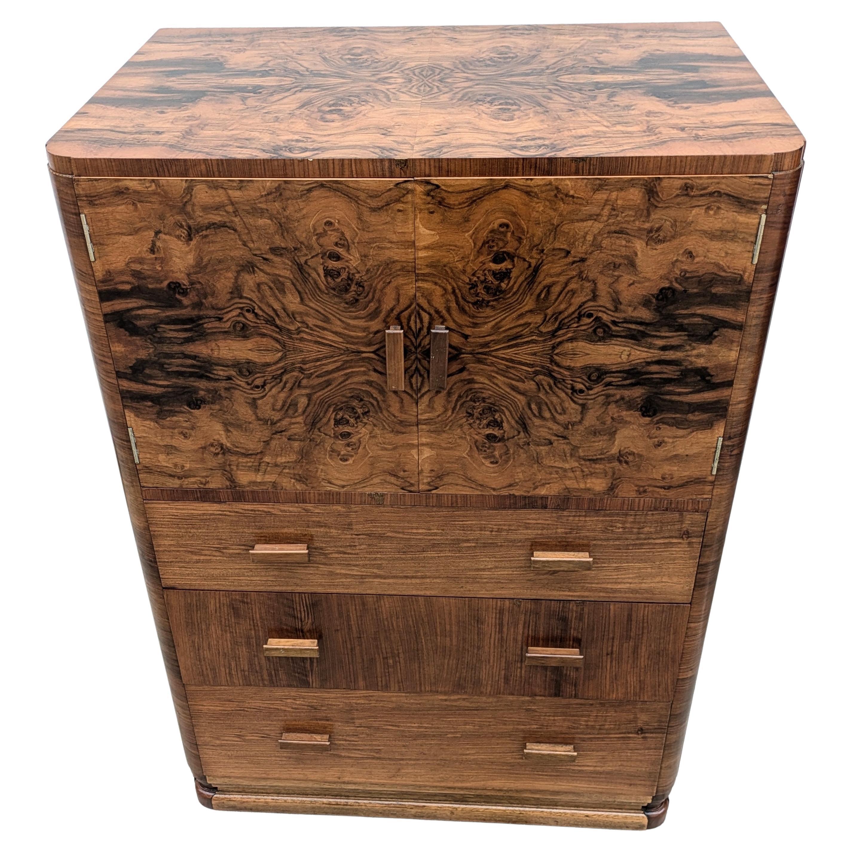 Art Deco in stile noce  Pressa per lino, Tallboy, Inglese, c1930 in vendita 5