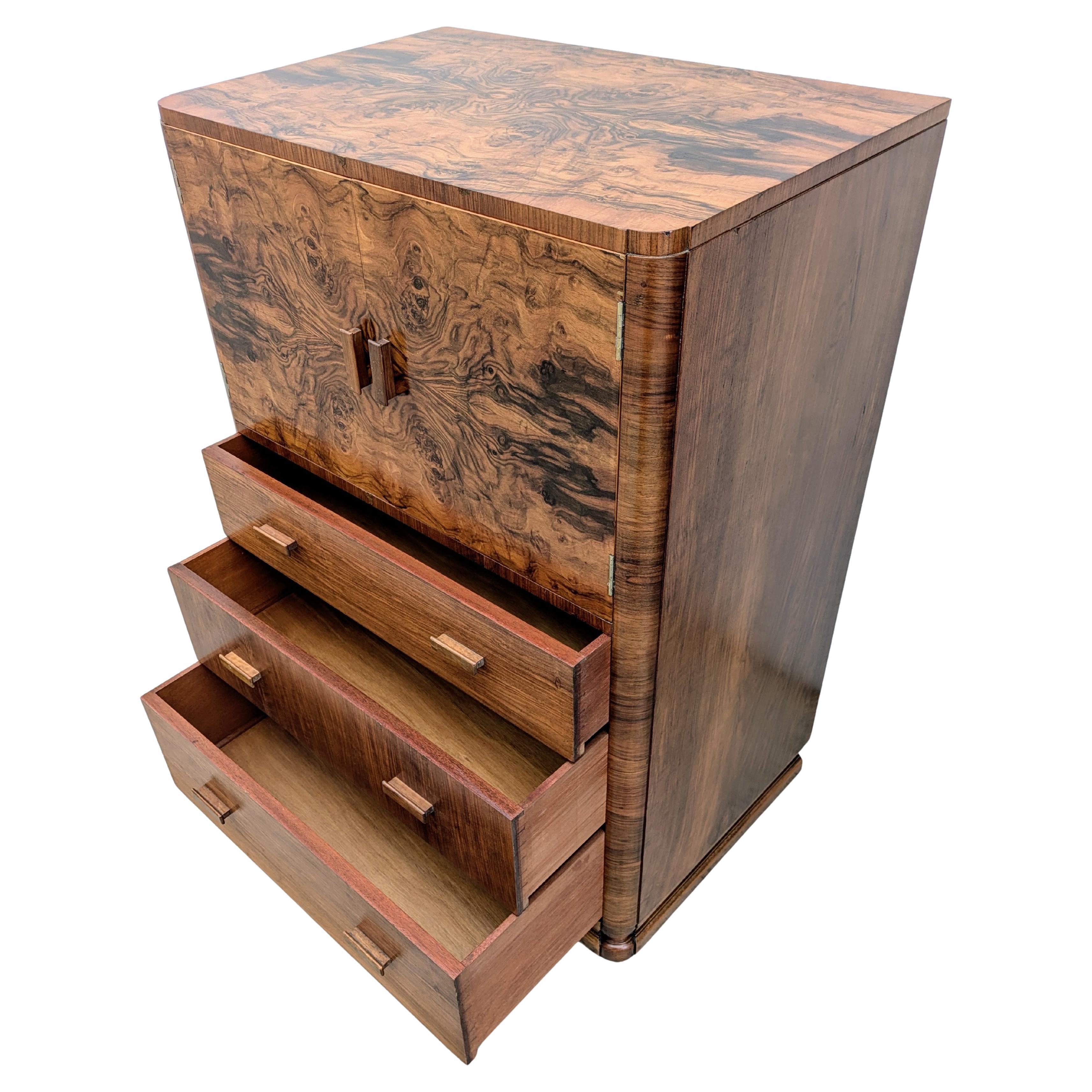 Art Deco in stile noce  Pressa per lino, Tallboy, Inglese, c1930 in vendita 6