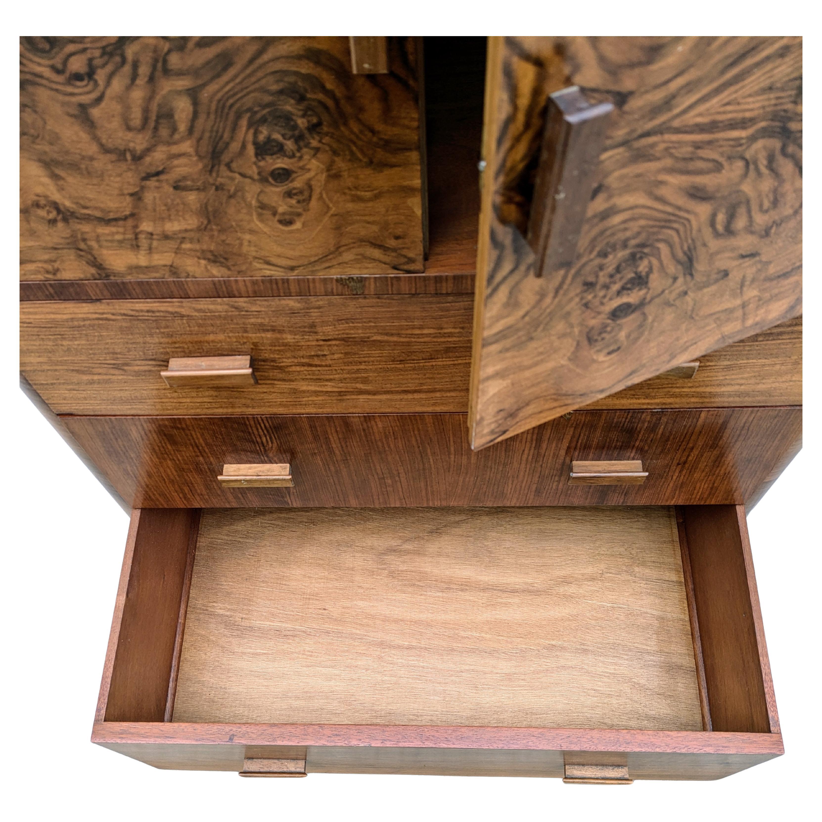 XX secolo Art Deco in stile noce  Pressa per lino, Tallboy, Inglese, c1930 in vendita