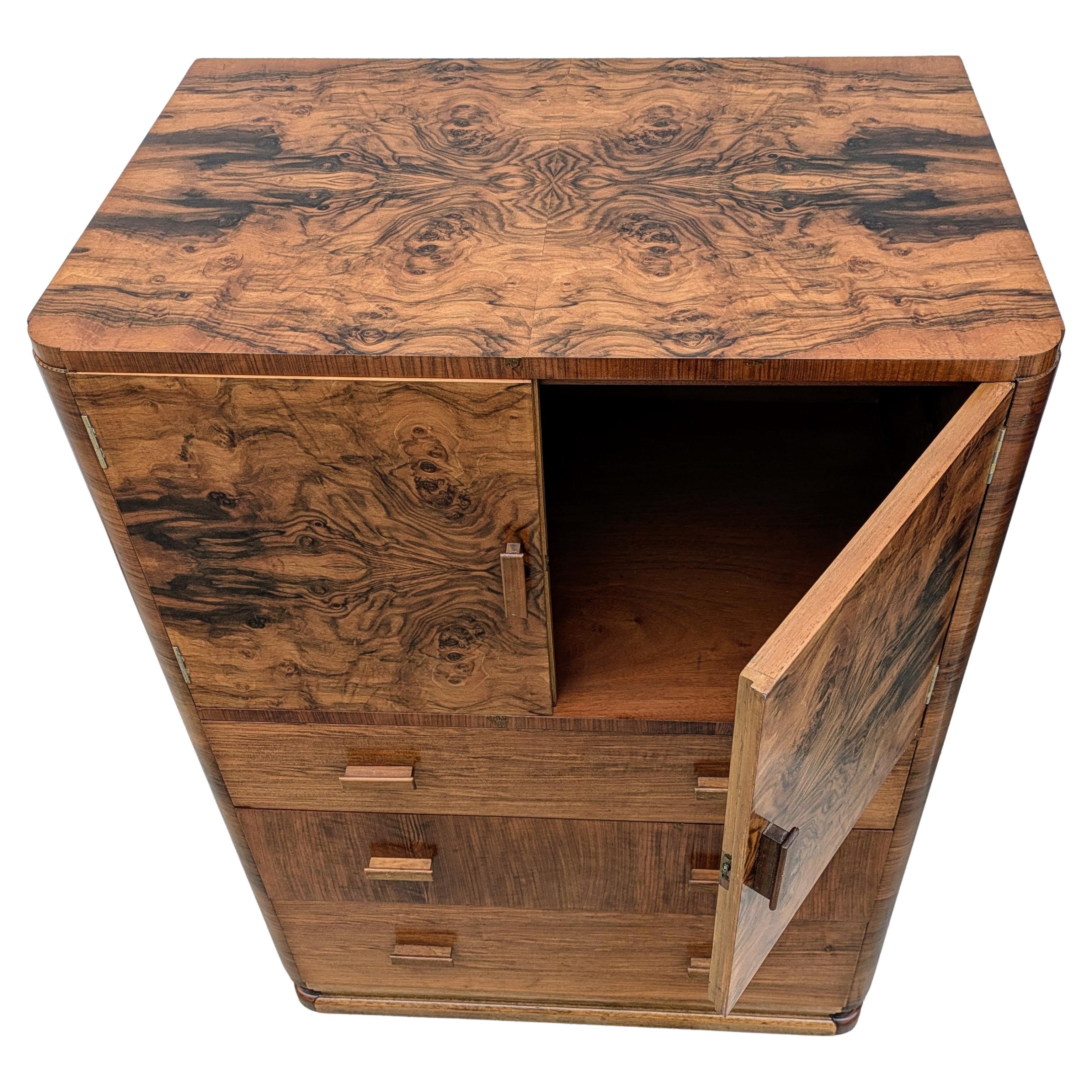 Art Deco in stile noce  Pressa per lino, Tallboy, Inglese, c1930 in vendita 3