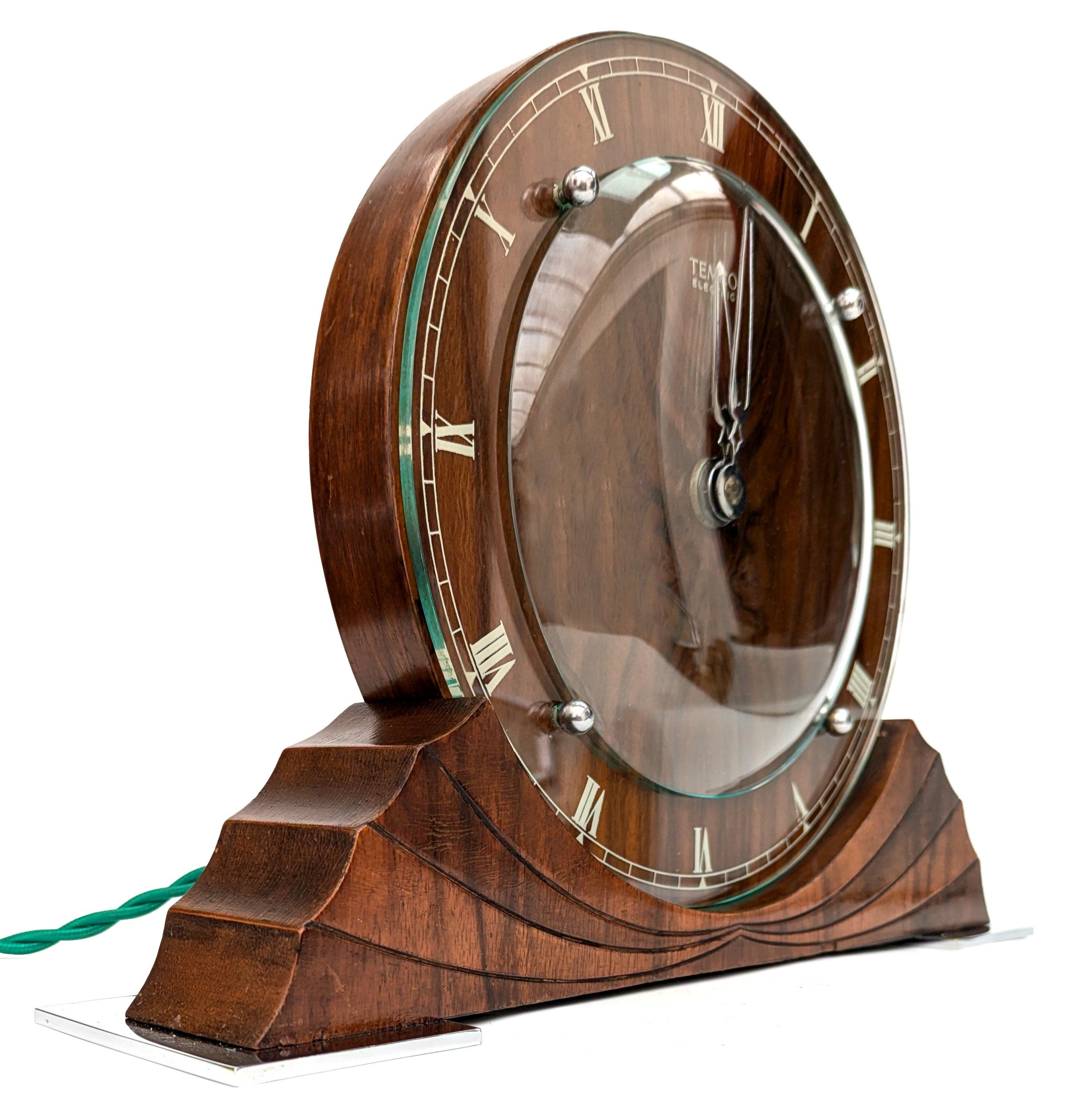 Art Deco Stylish Walnut Mantle Clock, English, c1930 For Sale 6