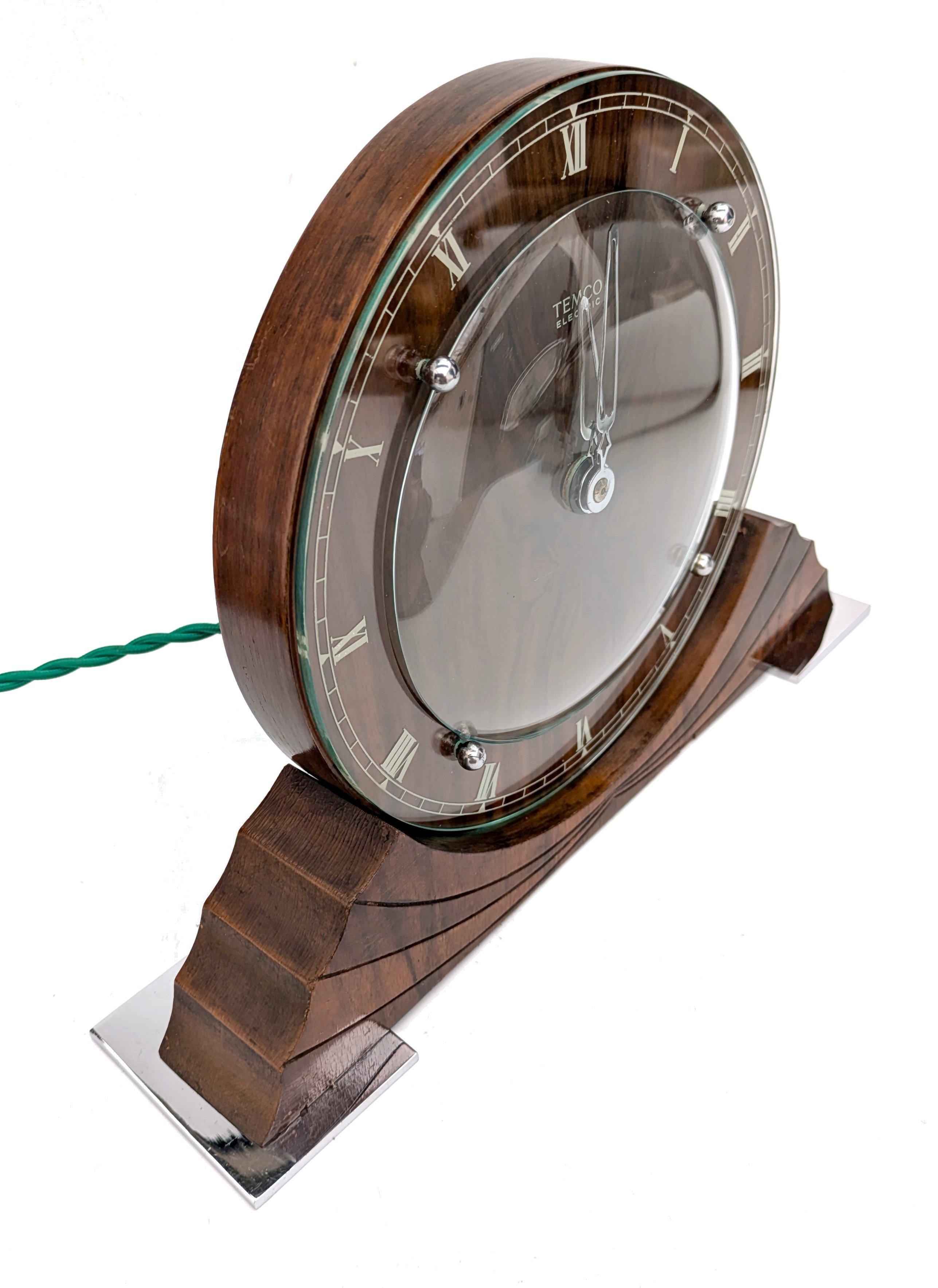 Art Deco Stylish Walnut Mantle Clock, English, c1930 In Good Condition For Sale In Devon, England