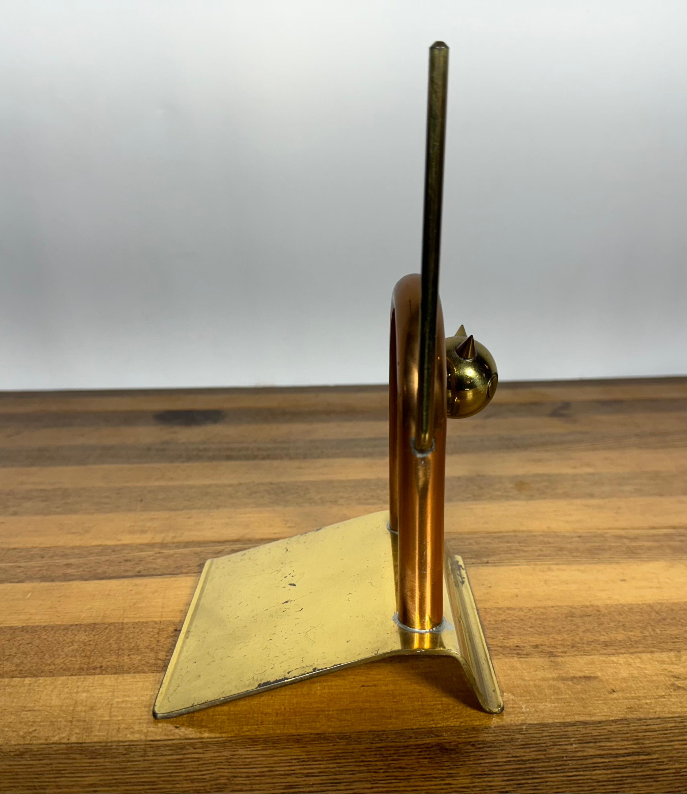 Fatto a mano Fermaporta gatto stilizzato Art Deco di Walter Von Neesen per Chase, 1935 circa in vendita