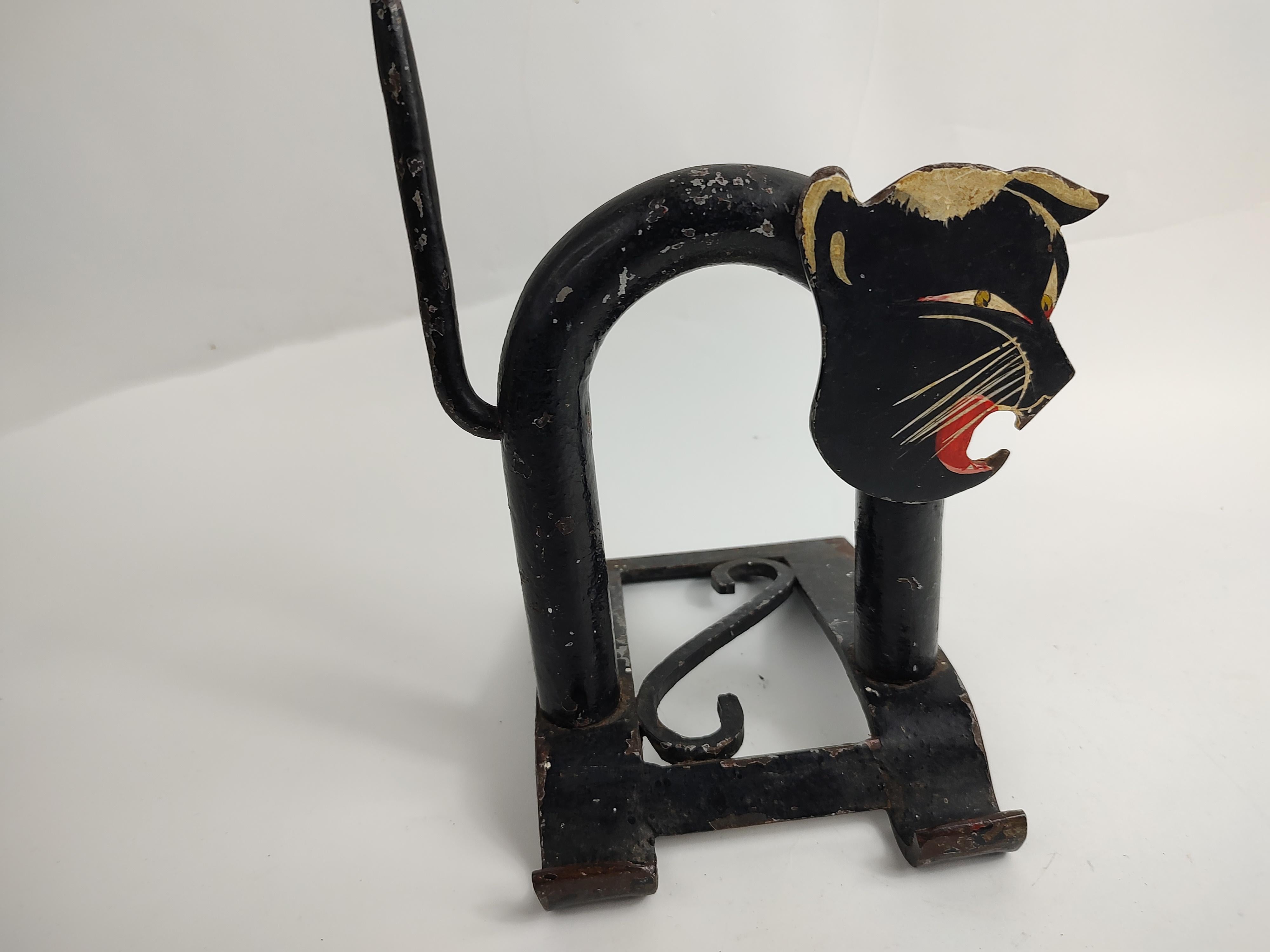 Milieu du XXe siècle Bouton de porte Art Déco en forme de chat stylisé dans le style de Walter Von Neesen  en vente