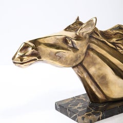 Scultura di uno stallone in stile Art Déco in ottone su base in marmo nero di Portoro