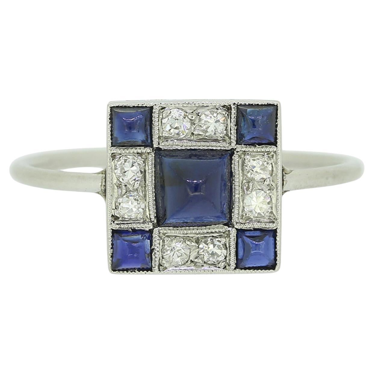 Art Deco Ring mit Zuckerhut-Saphir und Diamant im Art déco-Stil