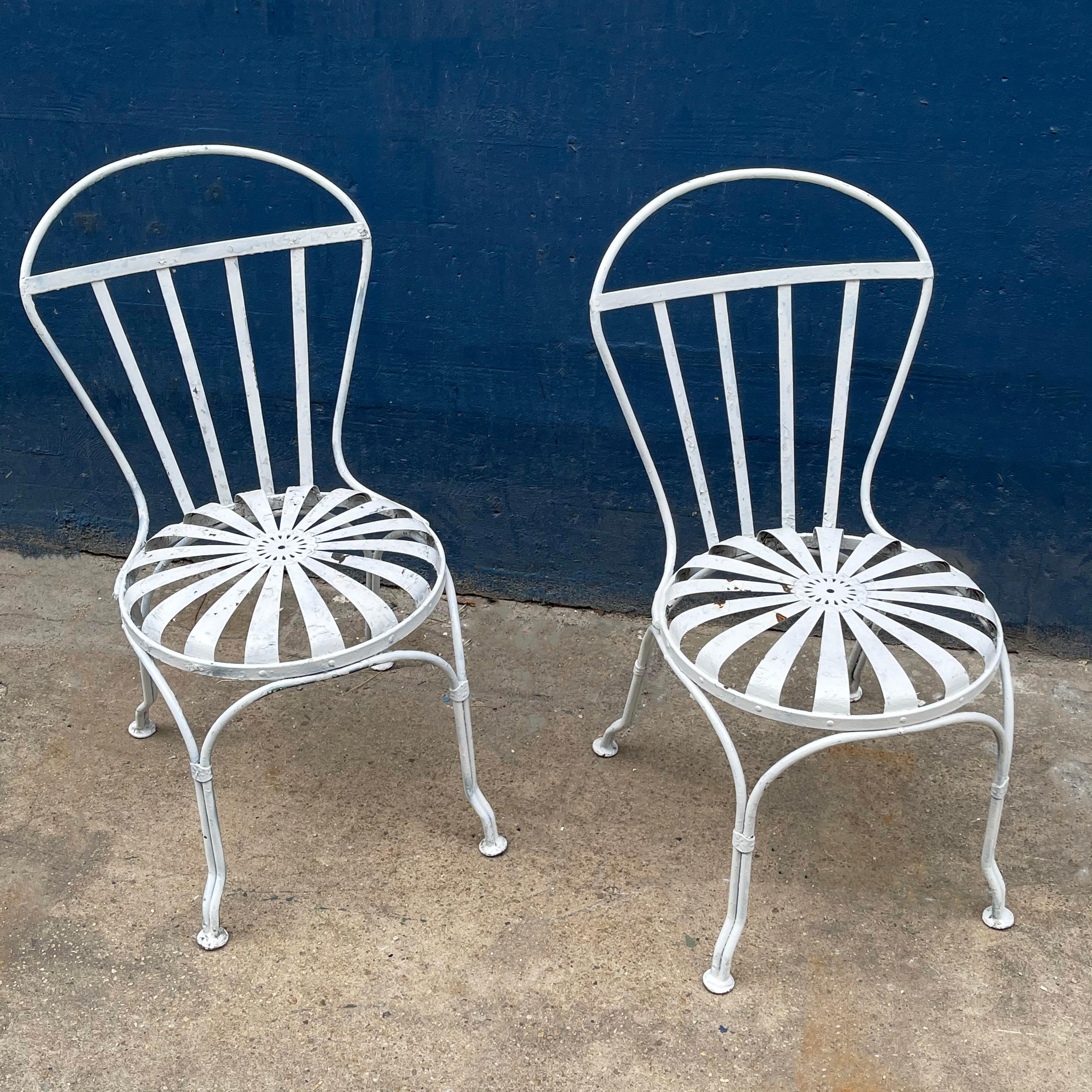 Art-Déco-Gartenstühle mit Sonnenschliff von Francois Carré (Französisch) im Angebot