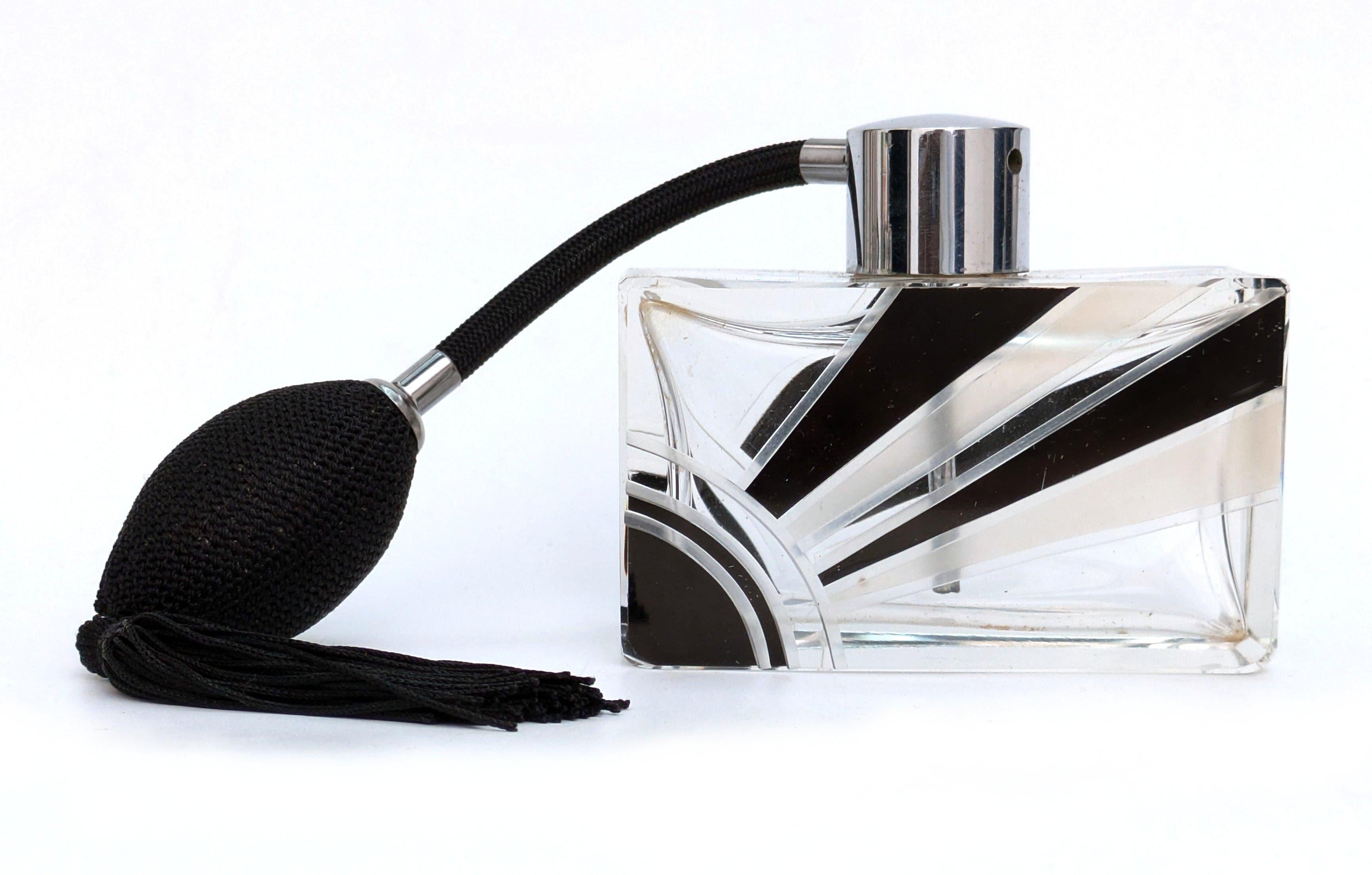 Art déco Bouteille de parfum Atomizer Sunray en verre taillé Art Déco pour femmes, années 1930 en vente