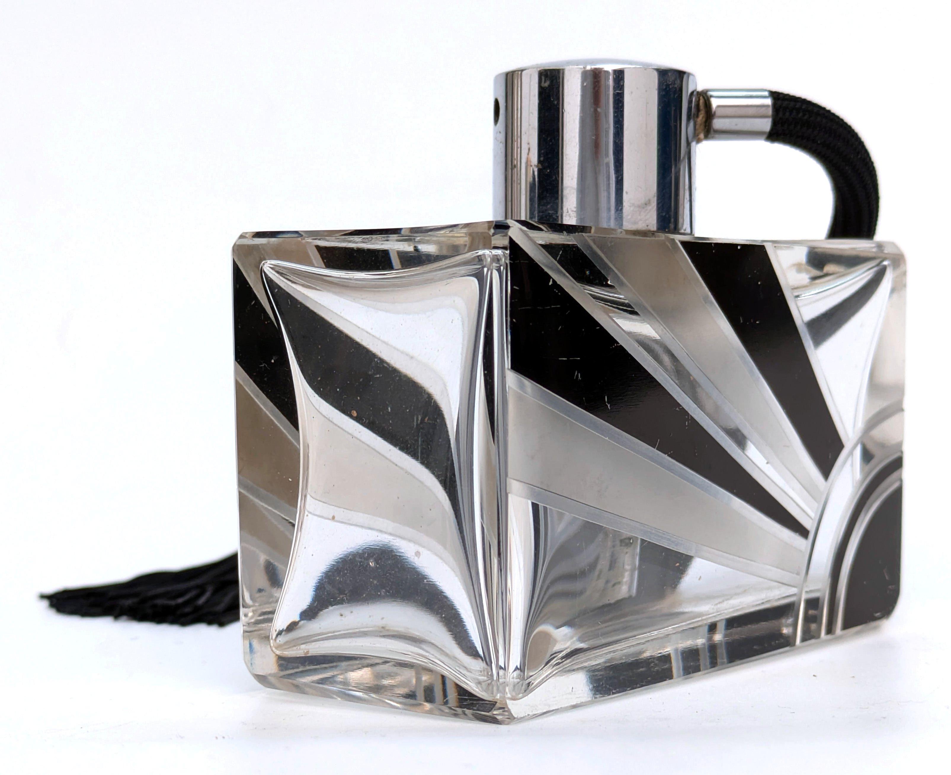 Bottiglia di vetro tagliato per profumo da donna a raggi di sole Art Deco, anni '30 in vendita 1