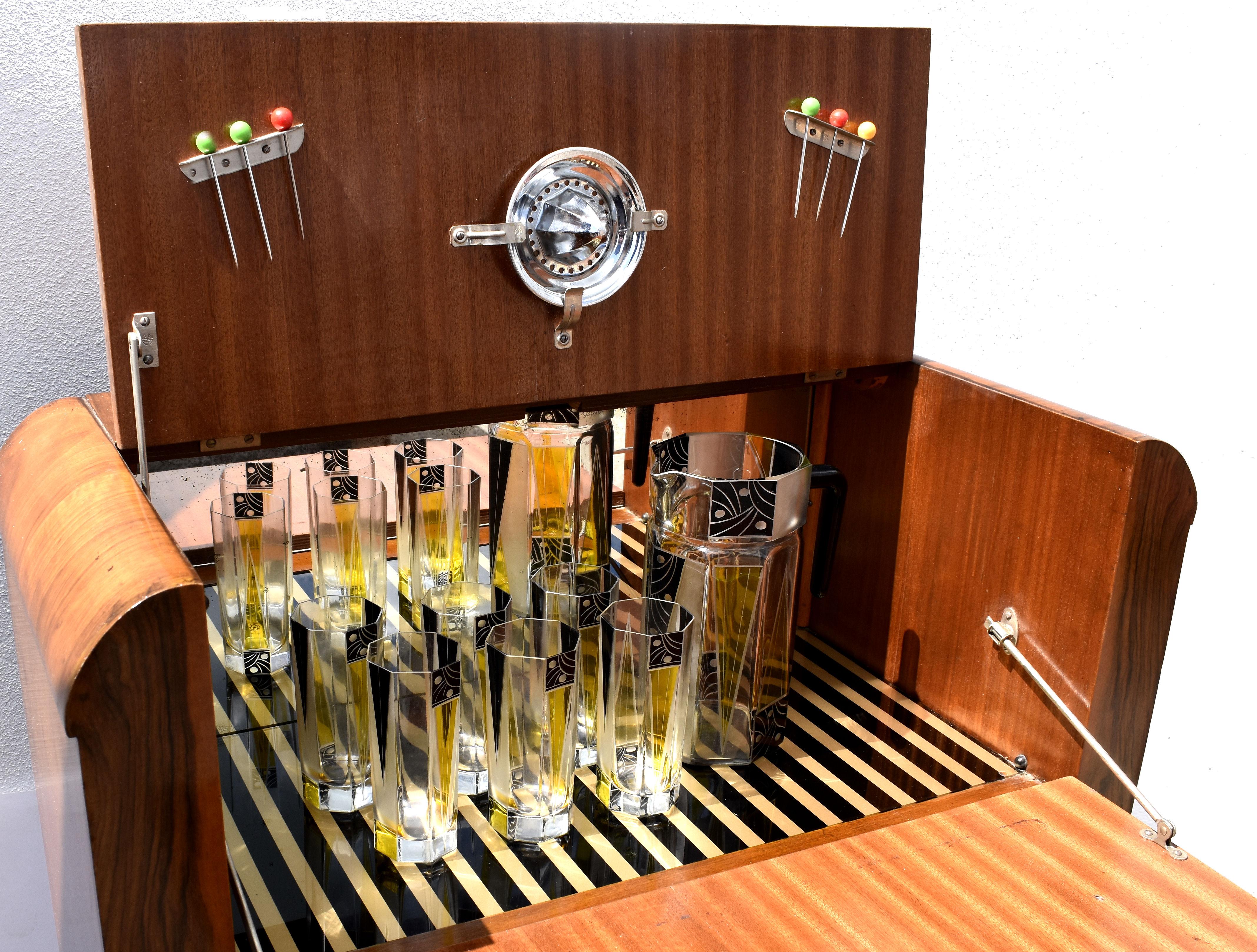 Art Deco Superbly Stylish Walnut Dry Bar, Cocktail Cabinet, English, 1930s 3