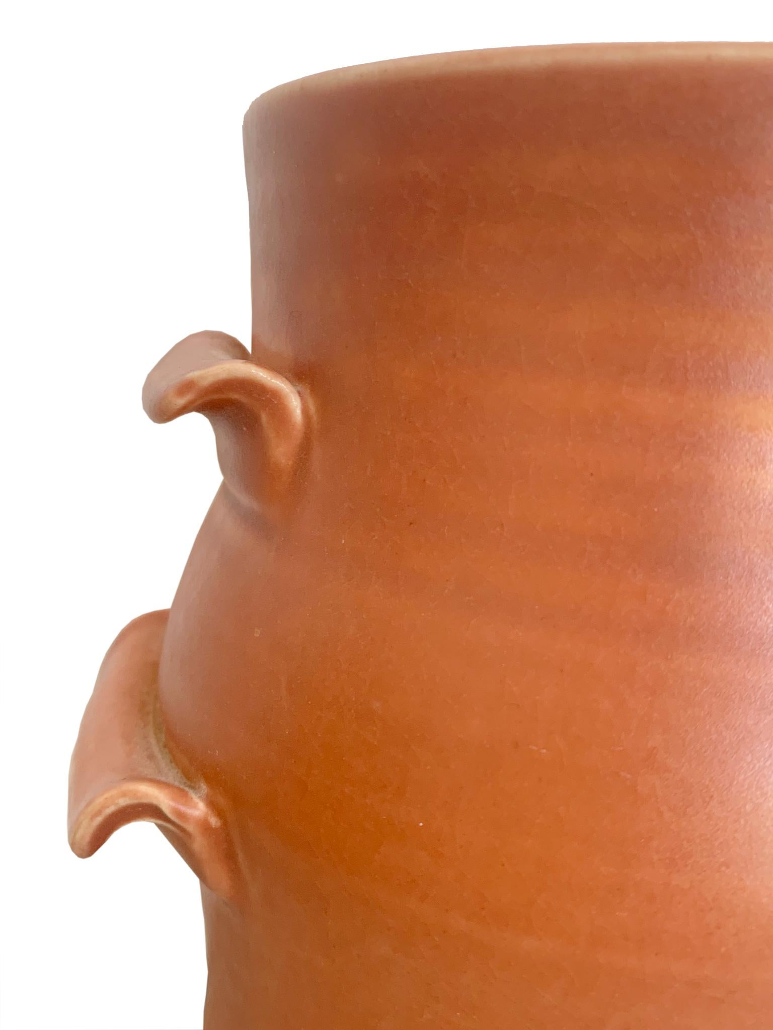 Art déco SUSIE COOPER Vase Art Déco à deux poignées en forme de sac à main, anglais, 1932 en vente