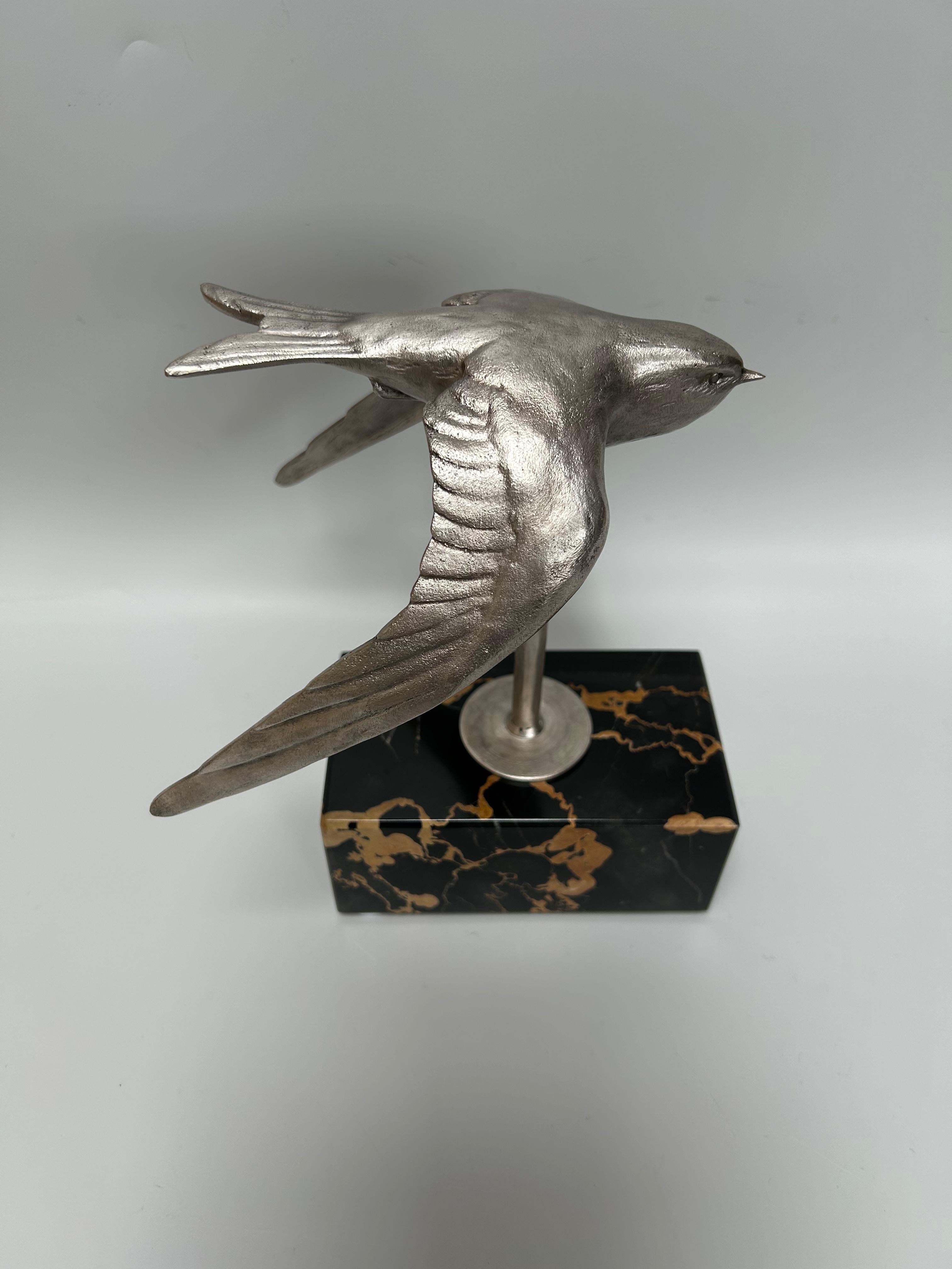Art deco sculpture in silvered bronze the flight of the swallow signed Ruchot. 
On a portor marble base.
Iin perfect condition.

Length: 18 cm
Width: 15 cm
Height: 22,5 cm
Weight:2,7 Kg

Charles Ruchot, born April 16, 1871 in Paris where he died