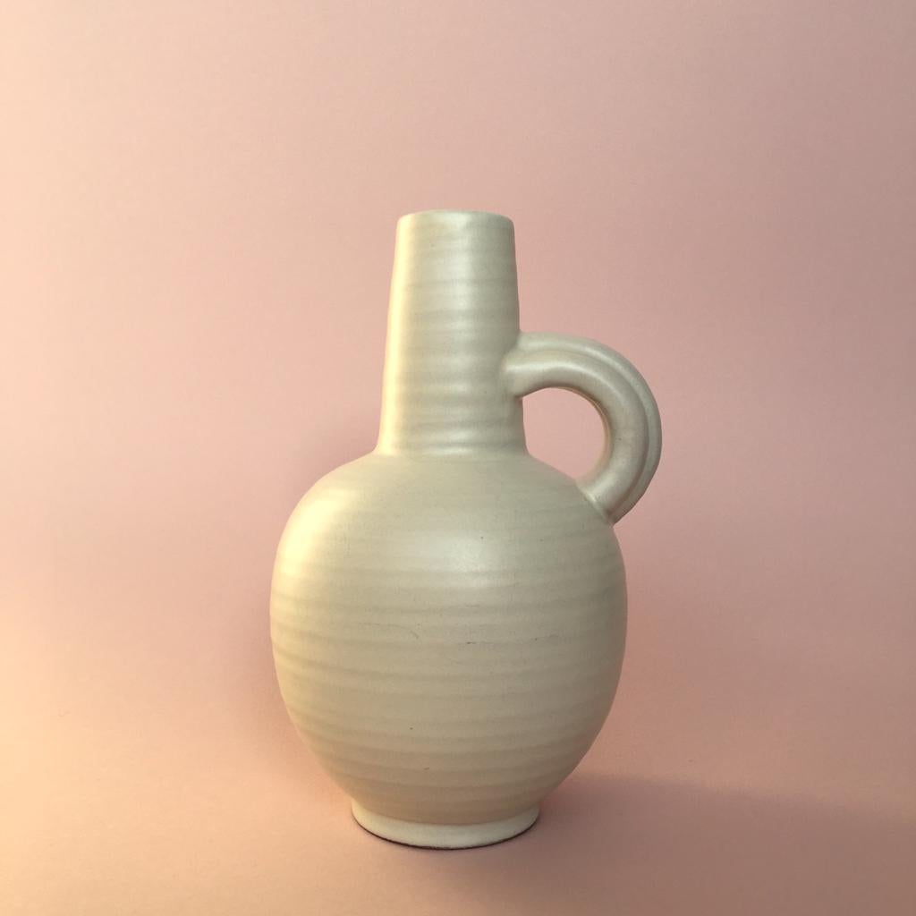 This vase was designed by Anna-Lisa Thomson for Upsala Ekeby in 1934-1938.