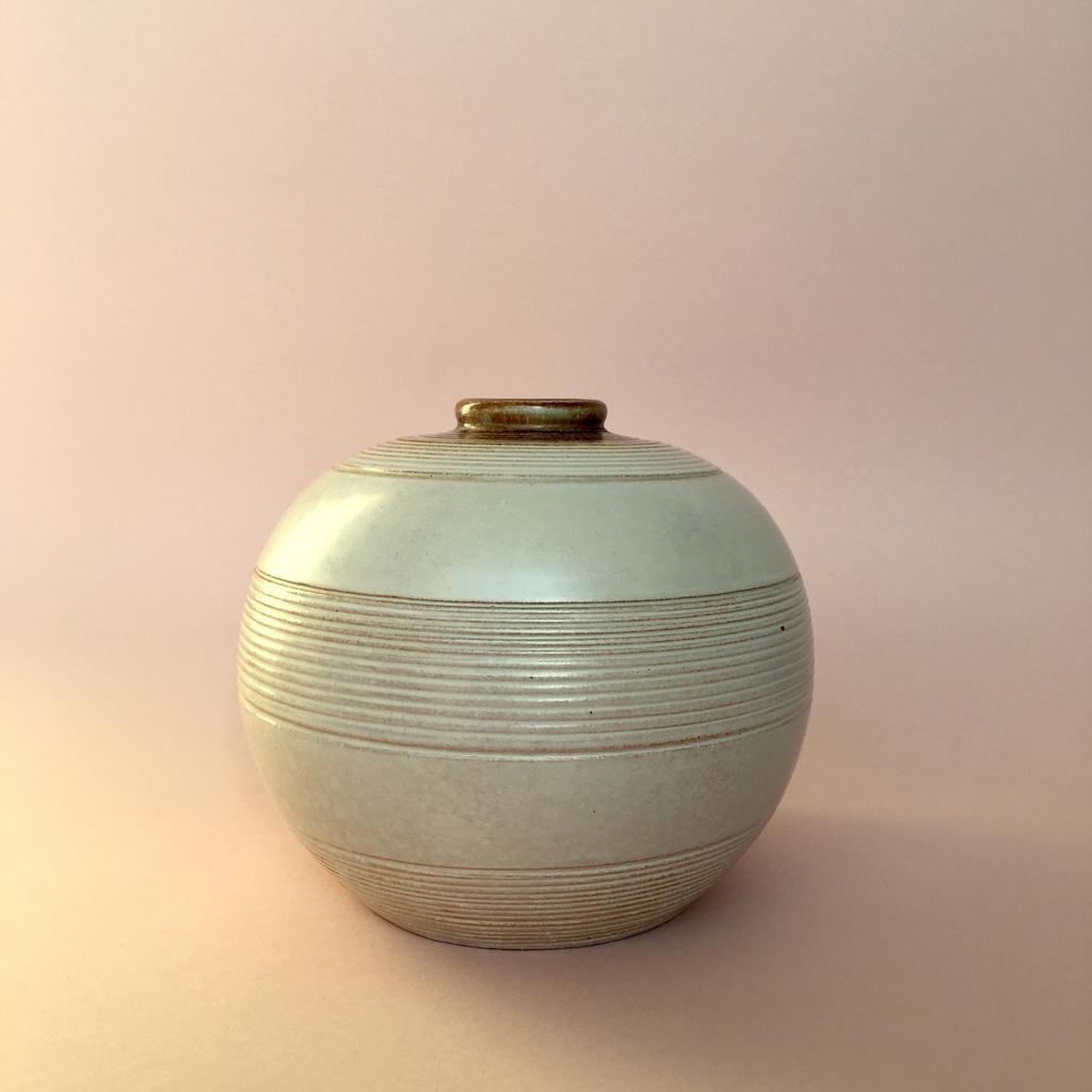 This vase was designed by Anna-Lisa Thomson for Upsala Ekeby in 1936-1938.