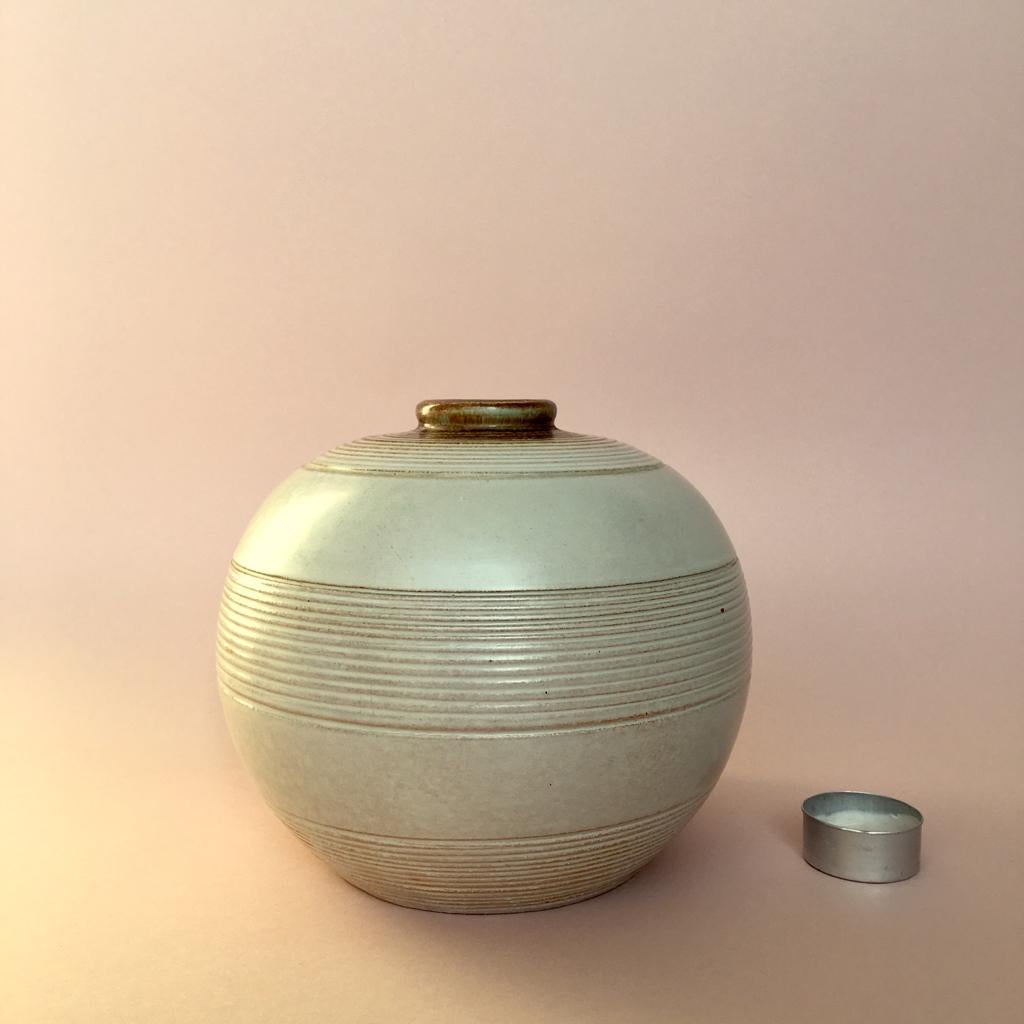 Art Deco Swedish Ceramic Vase by Anna-Lisa Thomson for Upsala Ekeby, 1930s (Skandinavische Moderne) im Angebot
