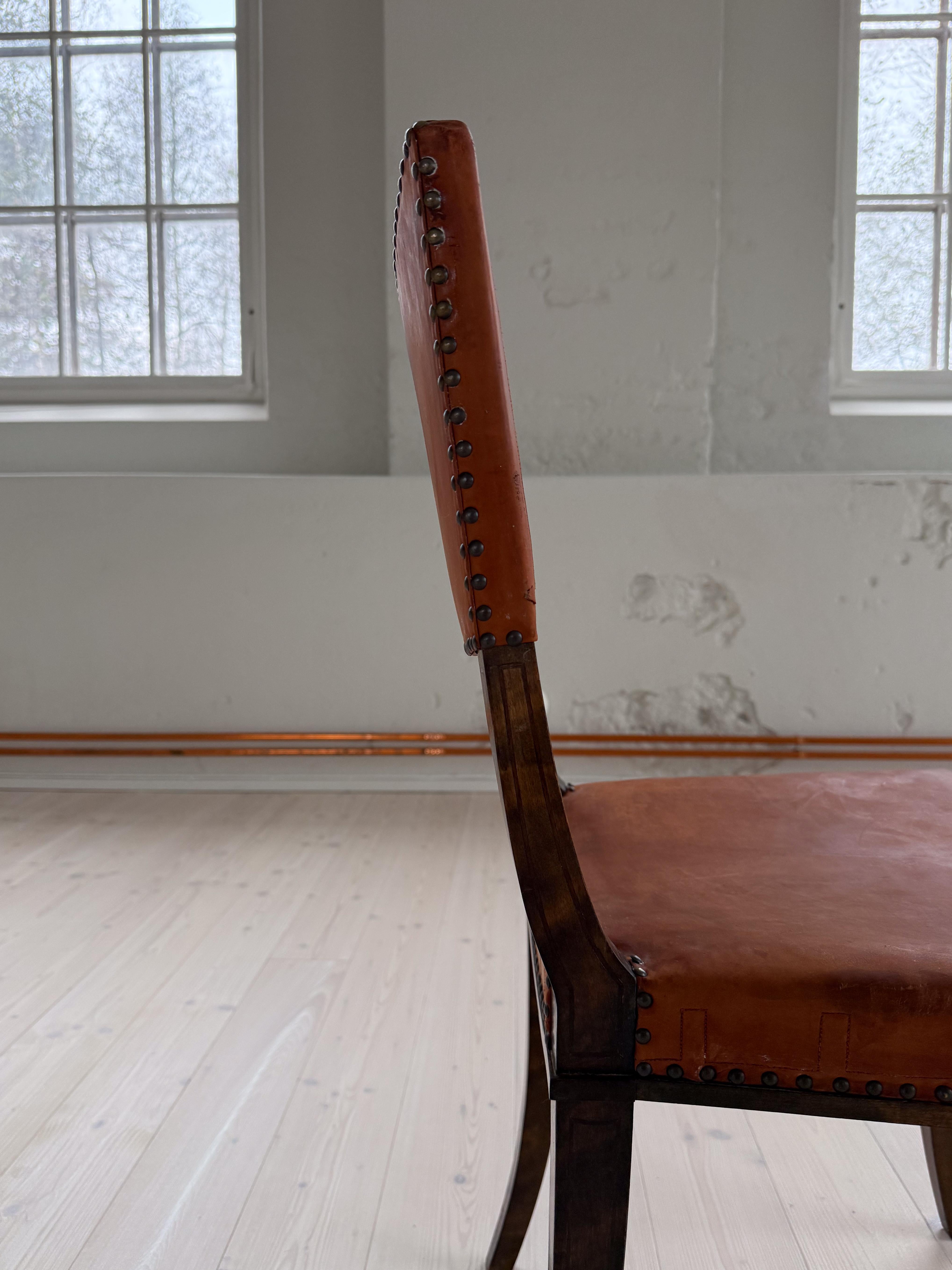 Art Deco Schwedischer Stuhl Kiefer und Leder Carl Bergsten 1929 im Angebot 6