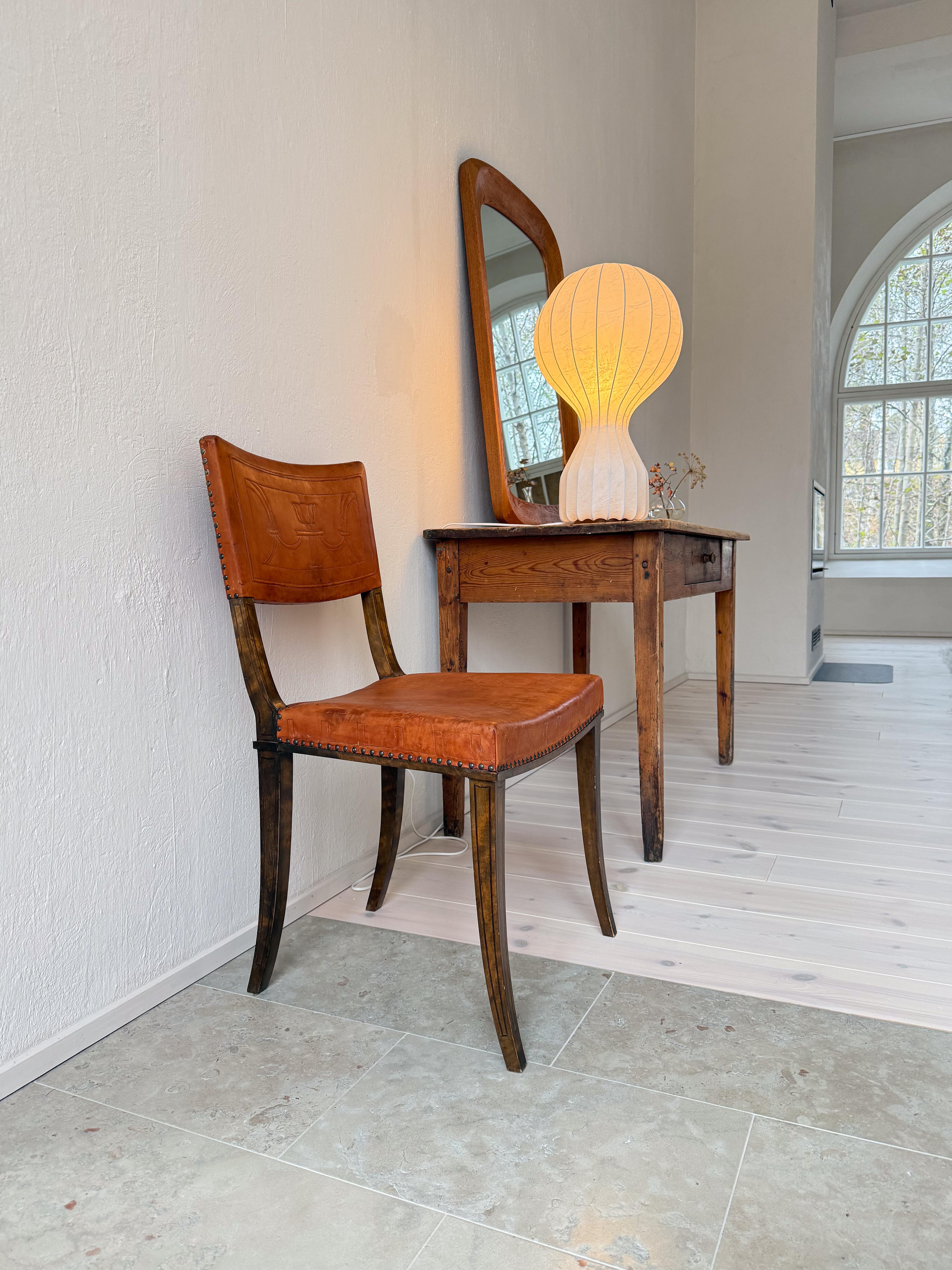 Art Deco Schwedischer Stuhl Kiefer und Leder Carl Bergsten 1929 (Art déco) im Angebot