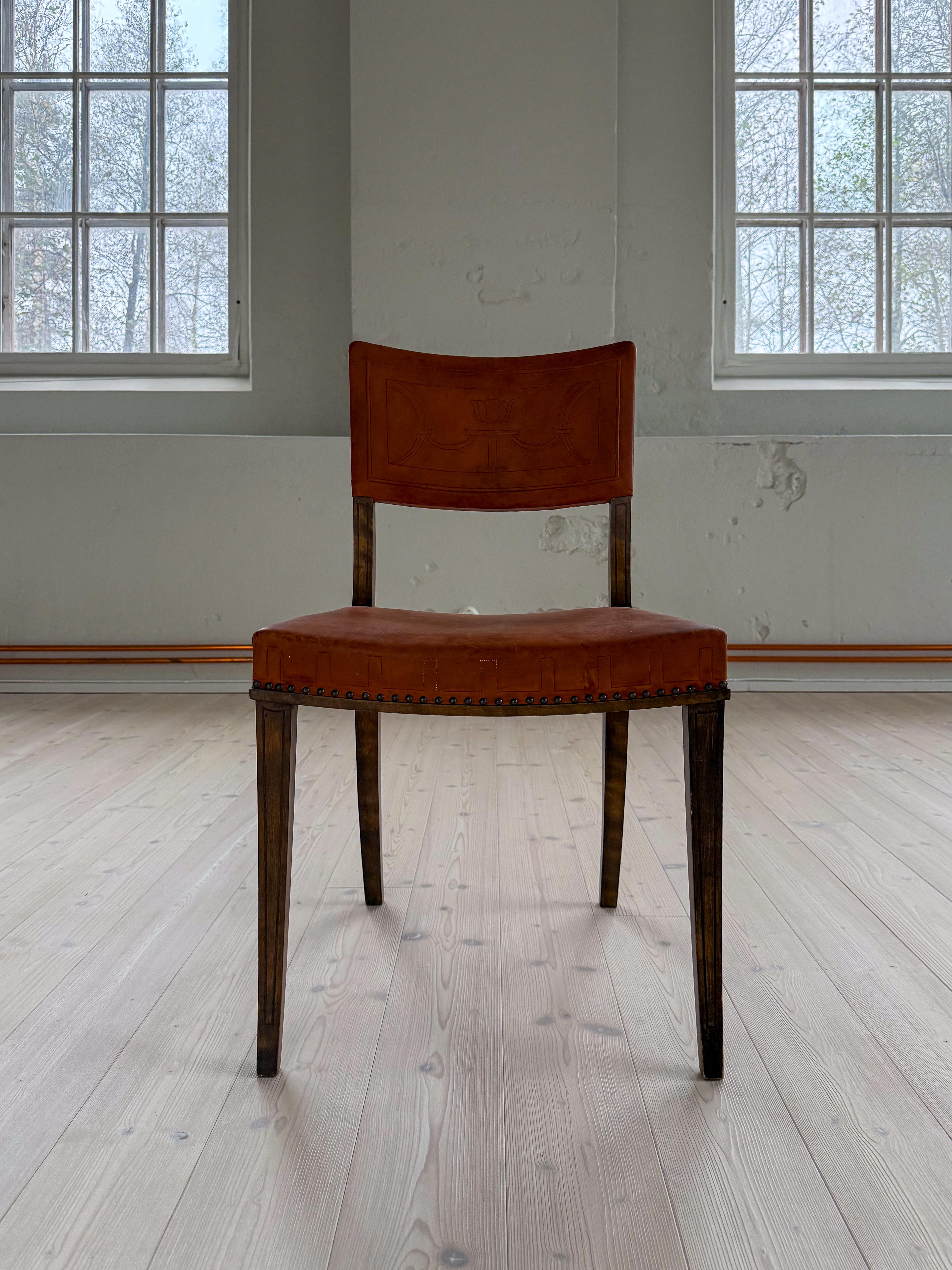 Art Deco Schwedischer Stuhl Kiefer und Leder Carl Bergsten 1929 (Frühes 20. Jahrhundert) im Angebot