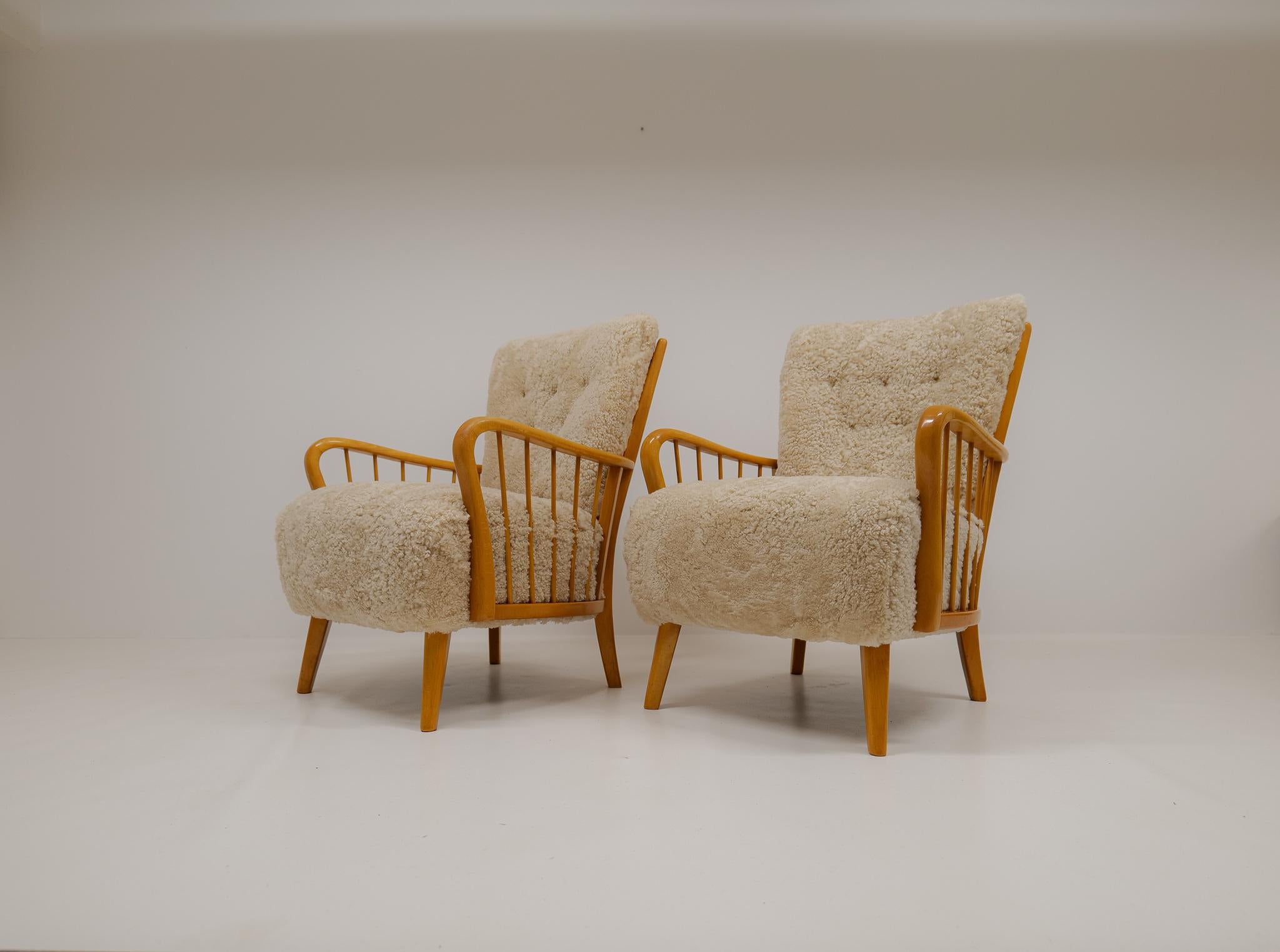 These curved and elegant chairs produced in Sweden during the 1940s is made from lacquered birch. The new upholstery in Sheepskin/shearling works perfectly with the curved wood. This is good example of Swedish craftmanship, and the lounge chairs a