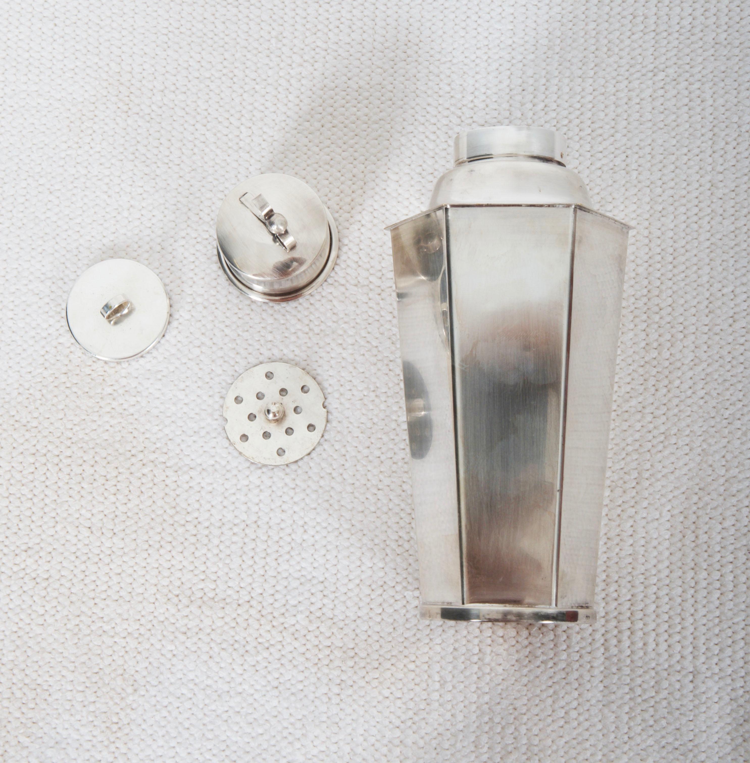 Art Deco Swedish Silver Plated Cocktail Shaker In Good Condition In Vienna, AT